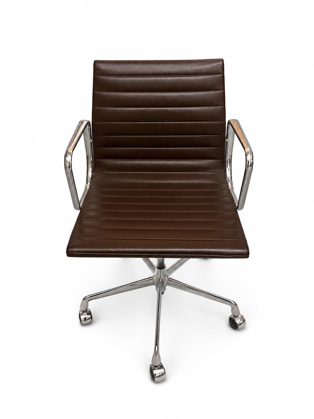 Chaise en cuir et alu EA 117 par Charles Eames