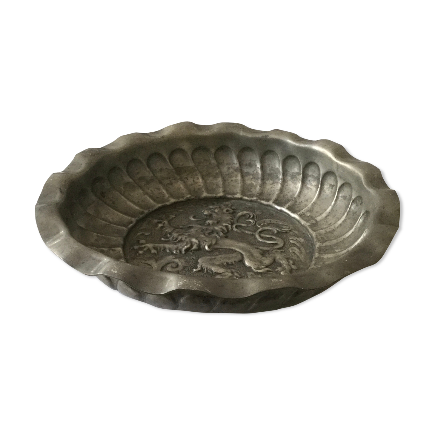 Tin crowned lion dish