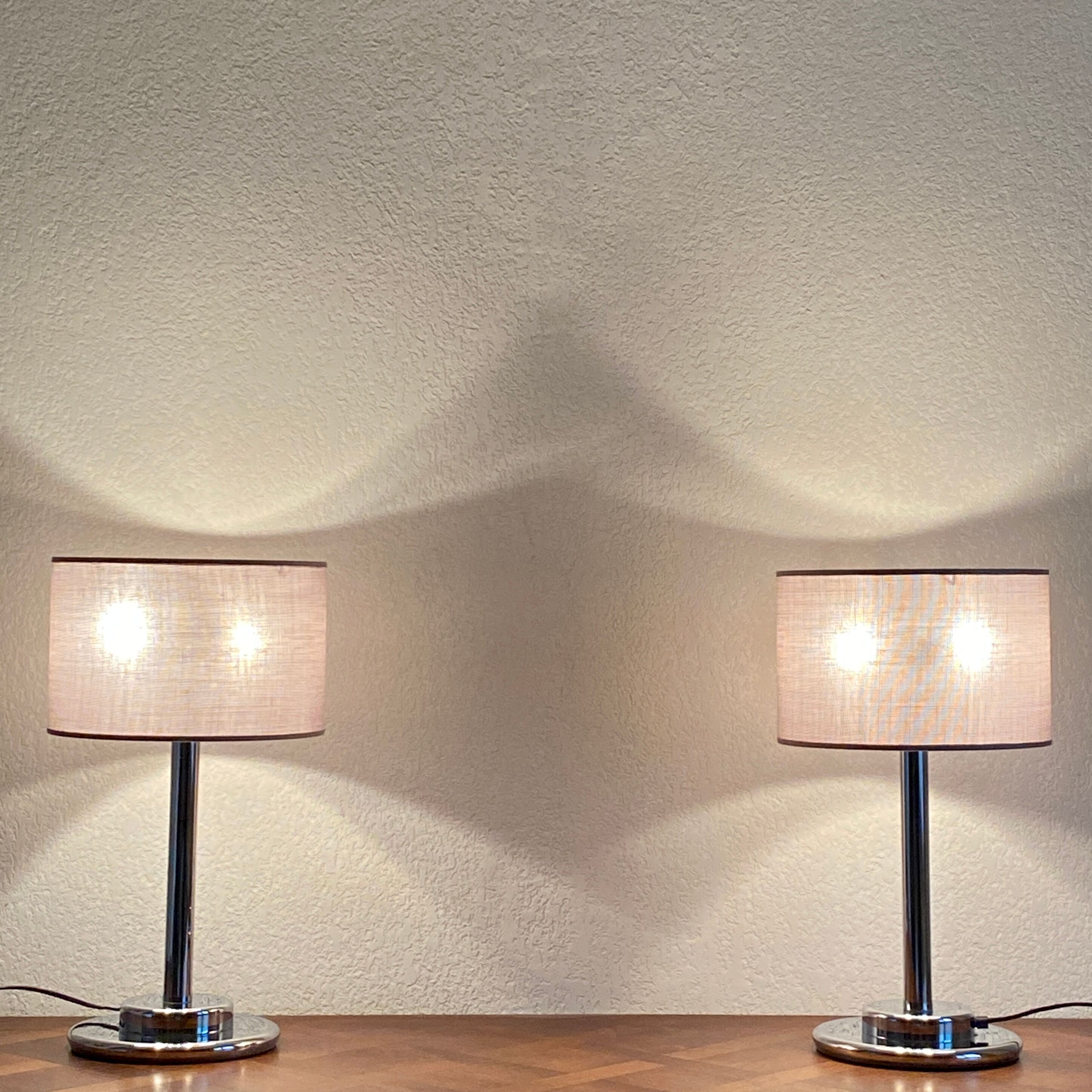 Paire de lampes  en métal chromé 1970