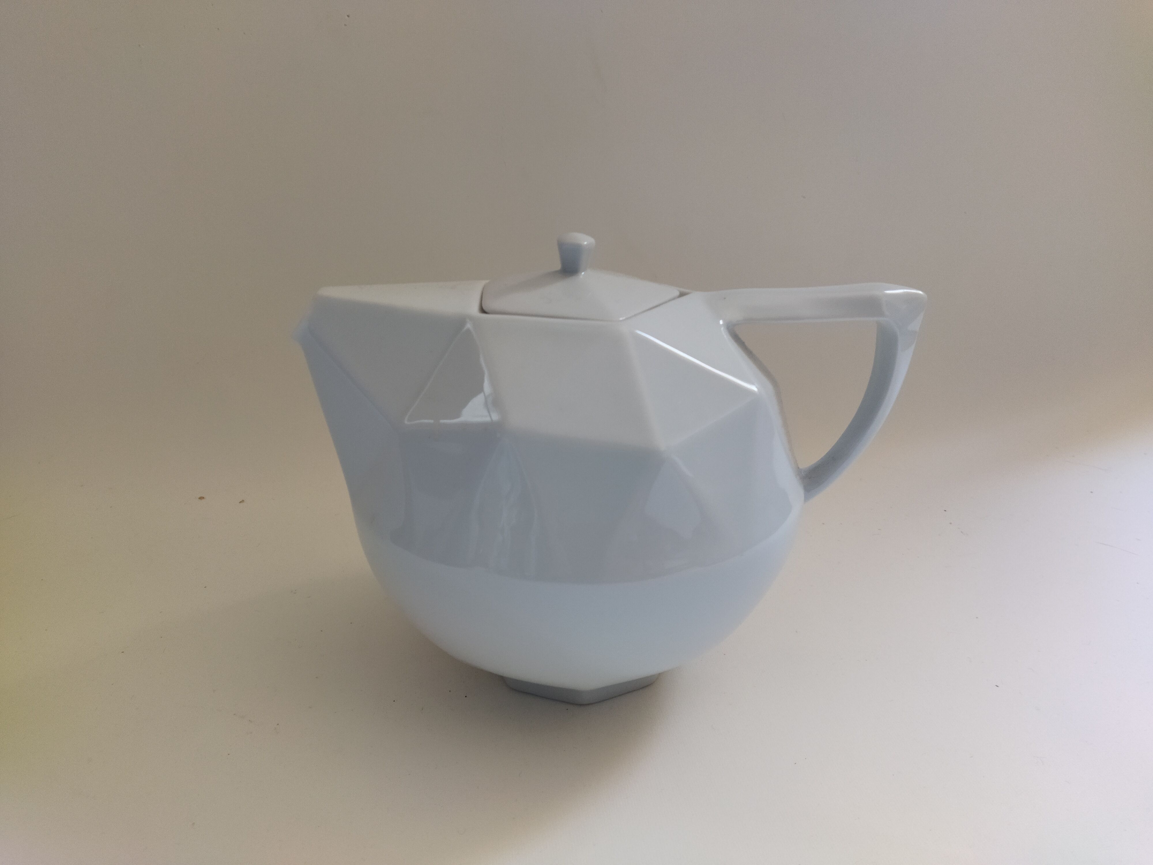 Porcelain teapot Deshoulières