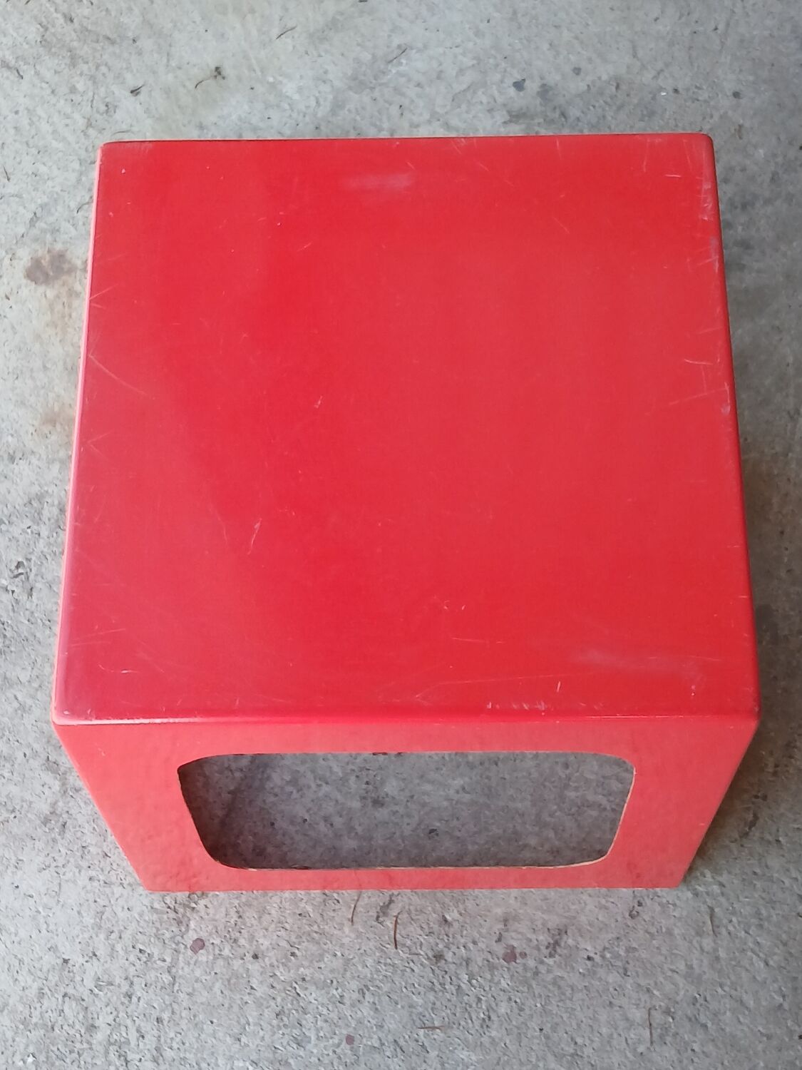 Cube side table in fibreglass