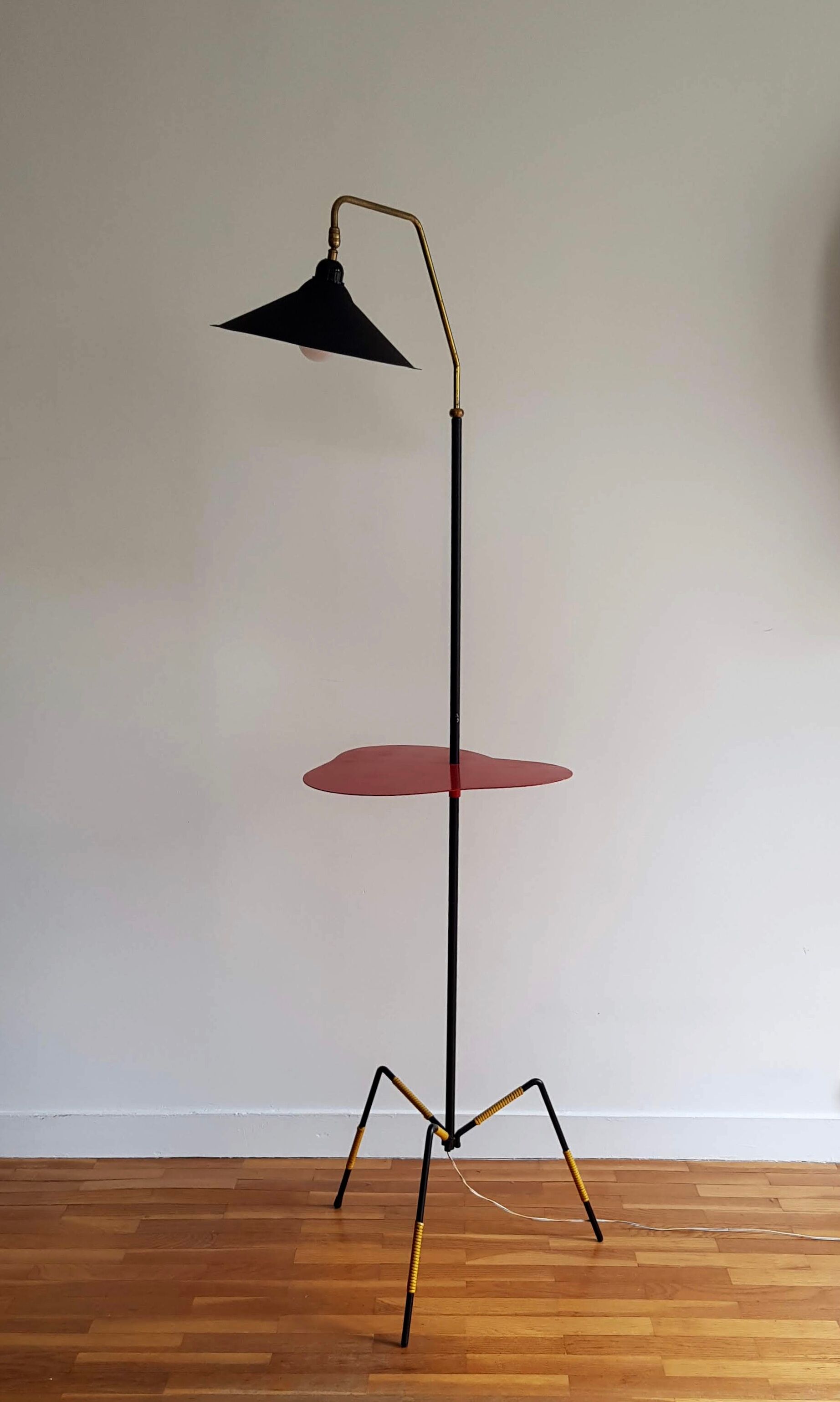 Vintage tripod floor lamp with red tablet Black metal and scoubidou