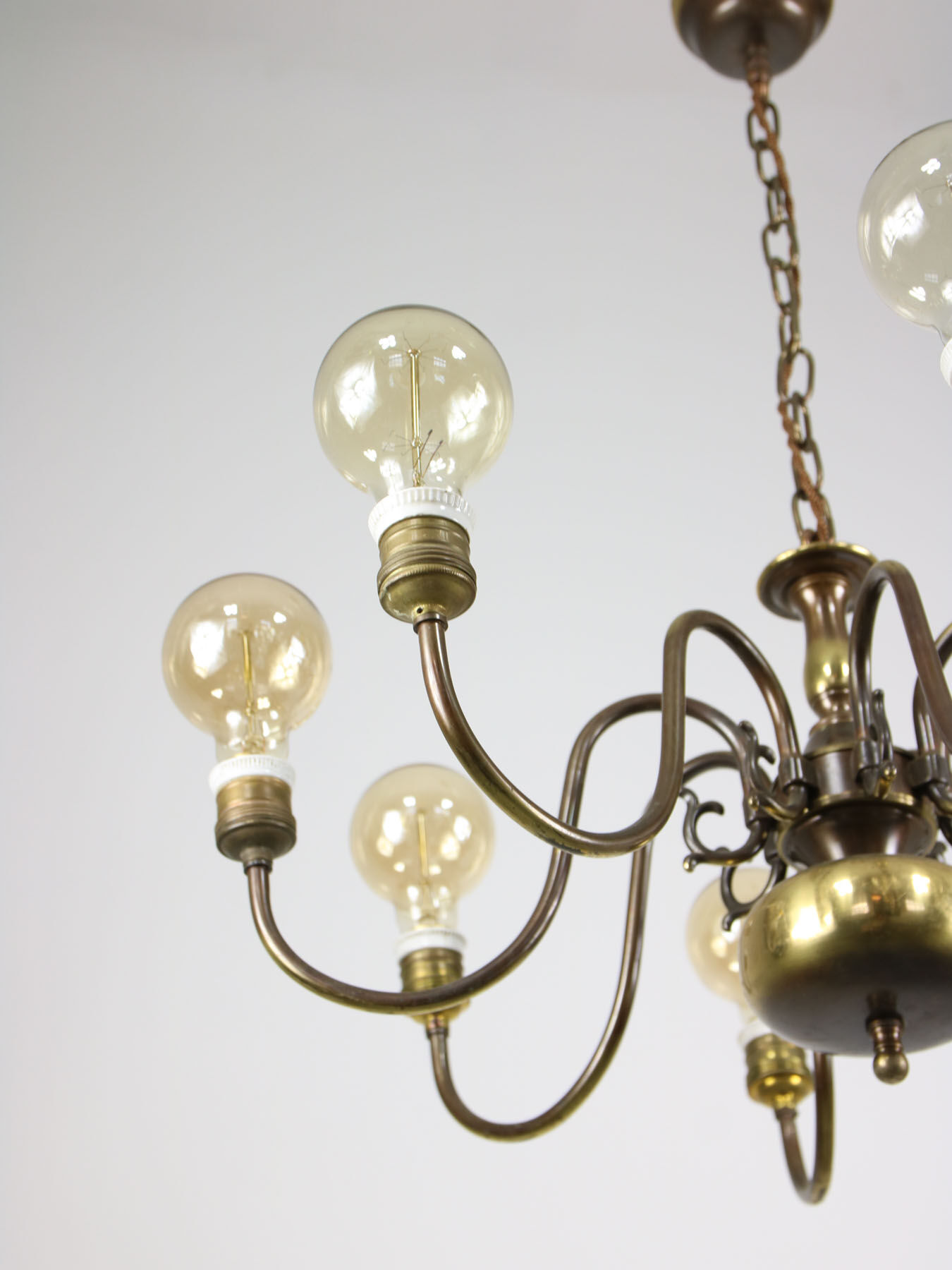 Viennese minimal brass 8-arm chandelier