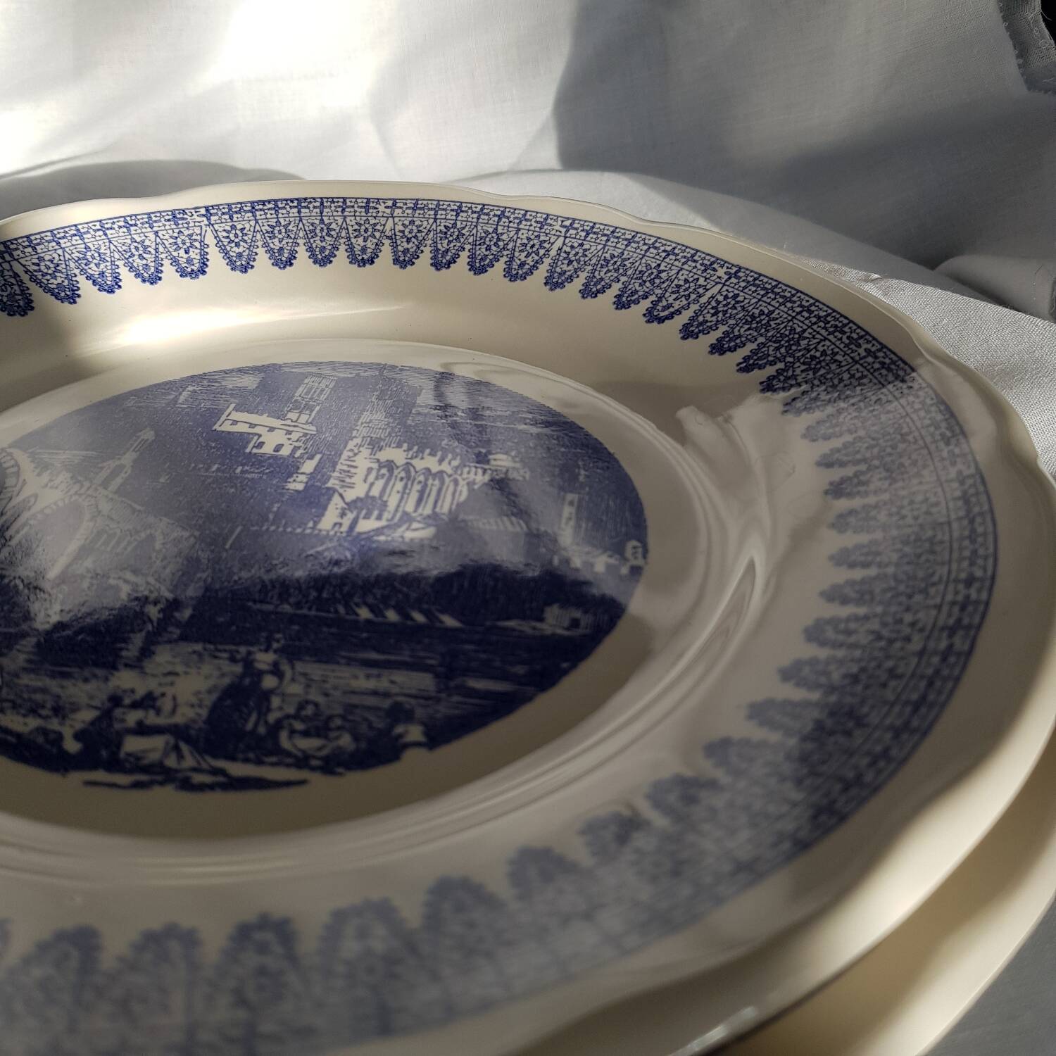 Ensemble de 2 assiettes à dîner en pierre de fer sous glaçure fabriquées en Italie