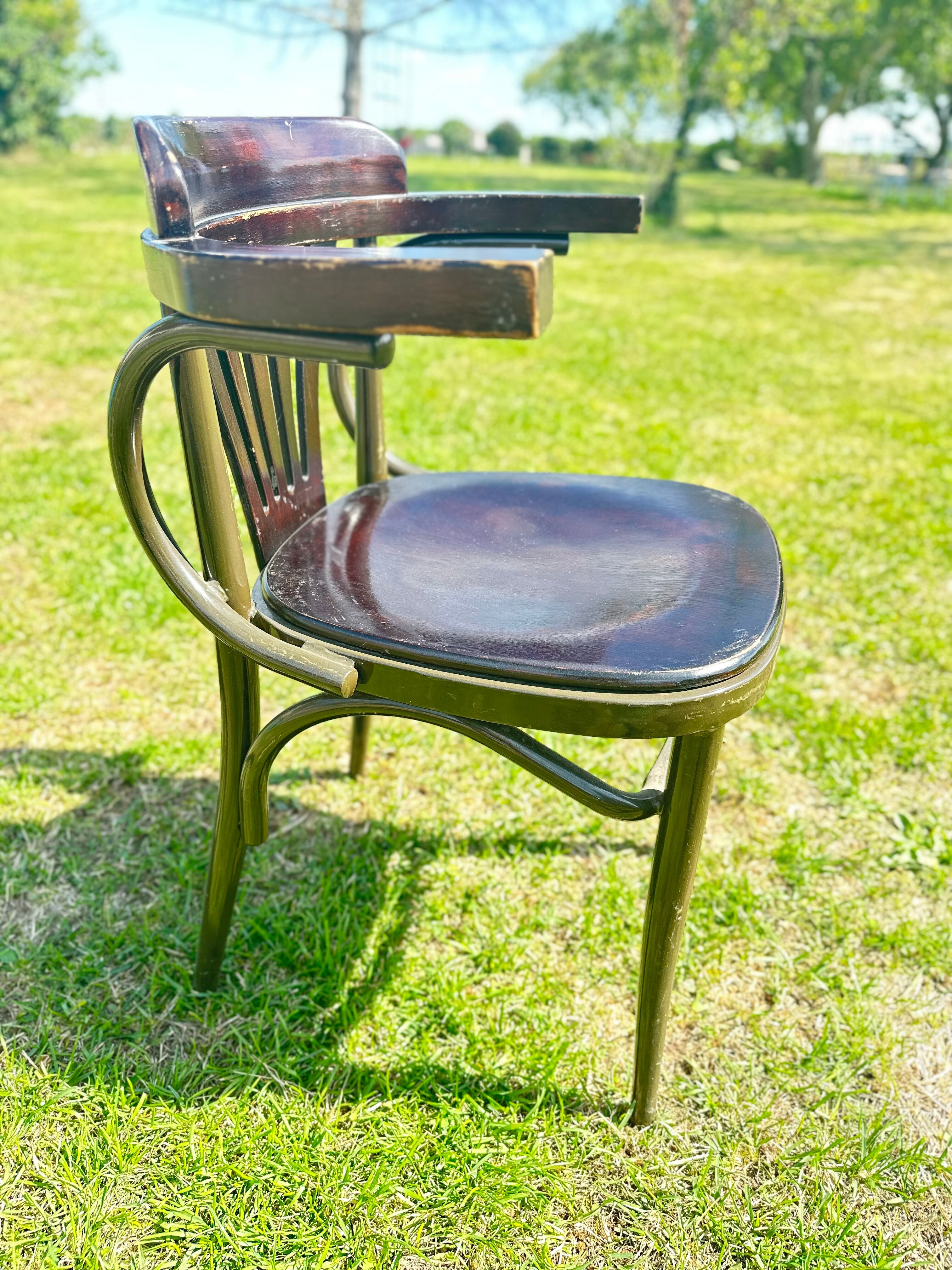 16 Unique Bistro chairs with metal legs