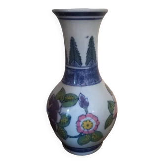 Vase en porcelaine Chine à décor fleuri