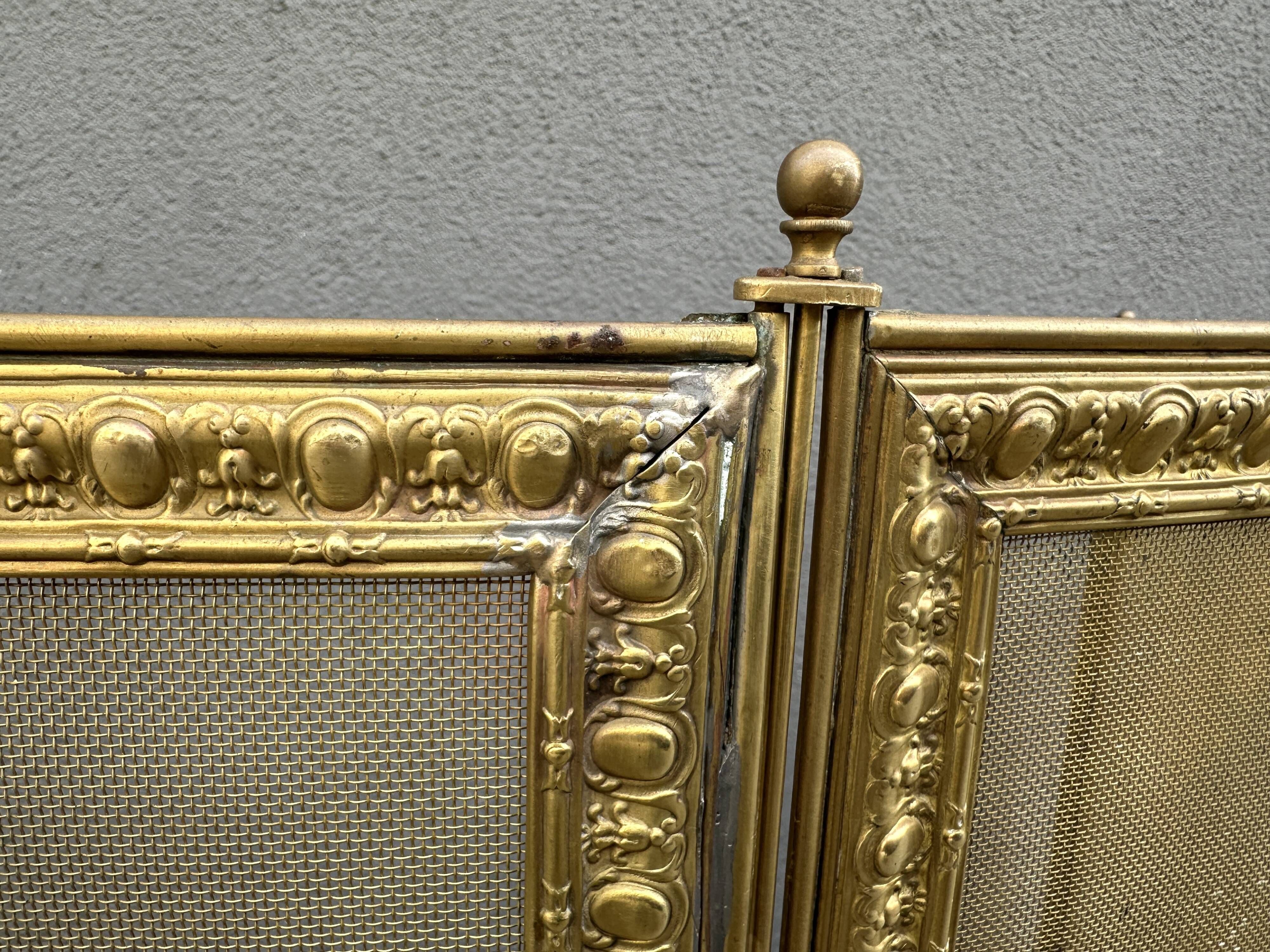 Antique brass fireplace screen from the 19th century by Bouhon Frères.