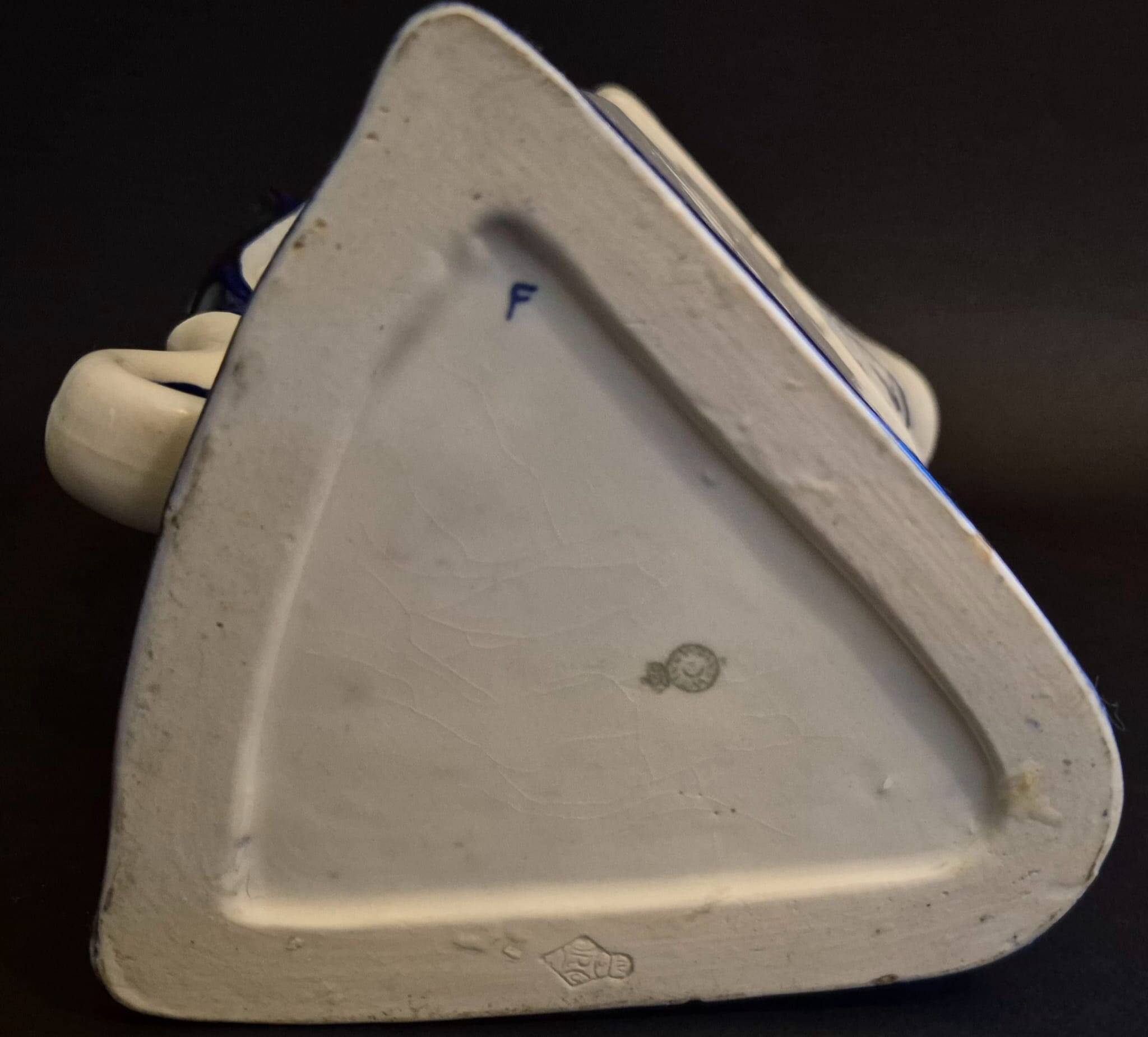 Aiguière de la Worcester Royal Porcelain Co. 1870