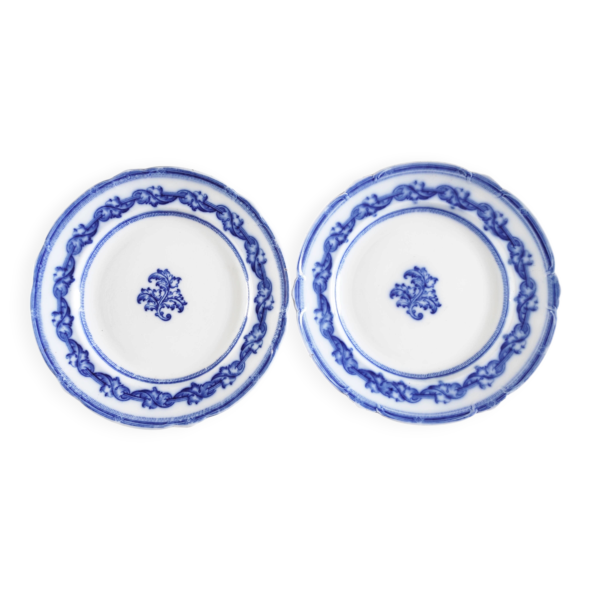 Pair of English earthenware plates, leaf pattern.