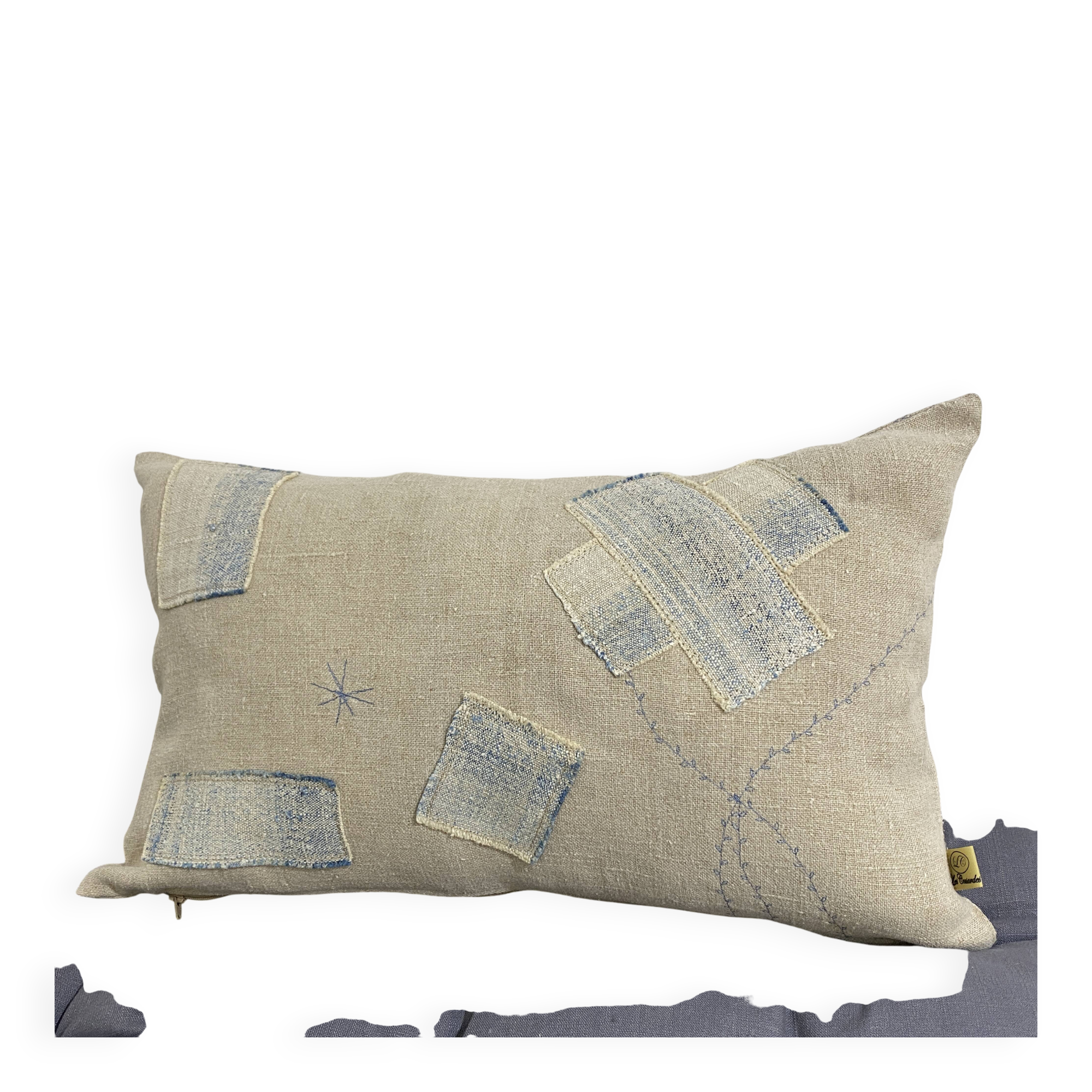 Coussin artisanal en toile ancienne style Kilim