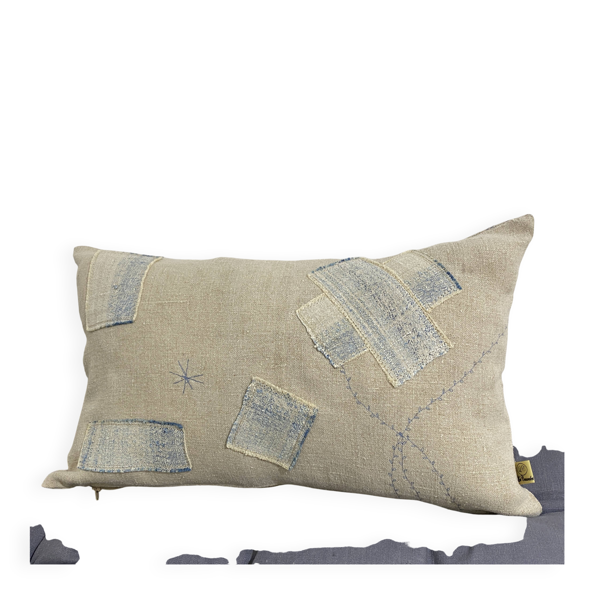 Coussin artisanal en toile ancienne style Kilim