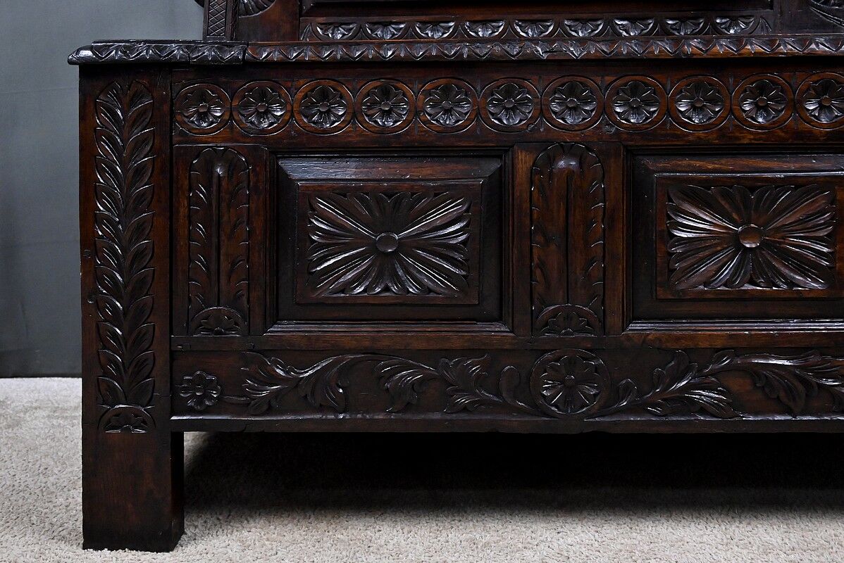 Banc coffre en chêne, style néo-gothique – début XXe
