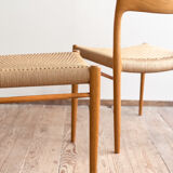 Paire de chaises de salle à manger modèle 75 par Niels O. Møller en chêne