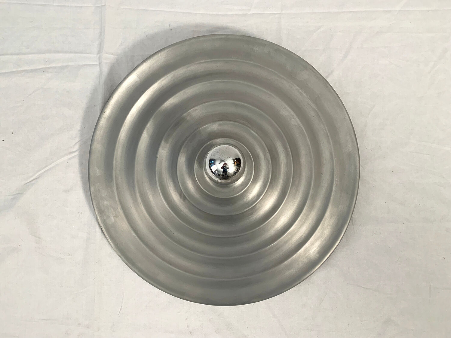 Vague-effect wall sconce