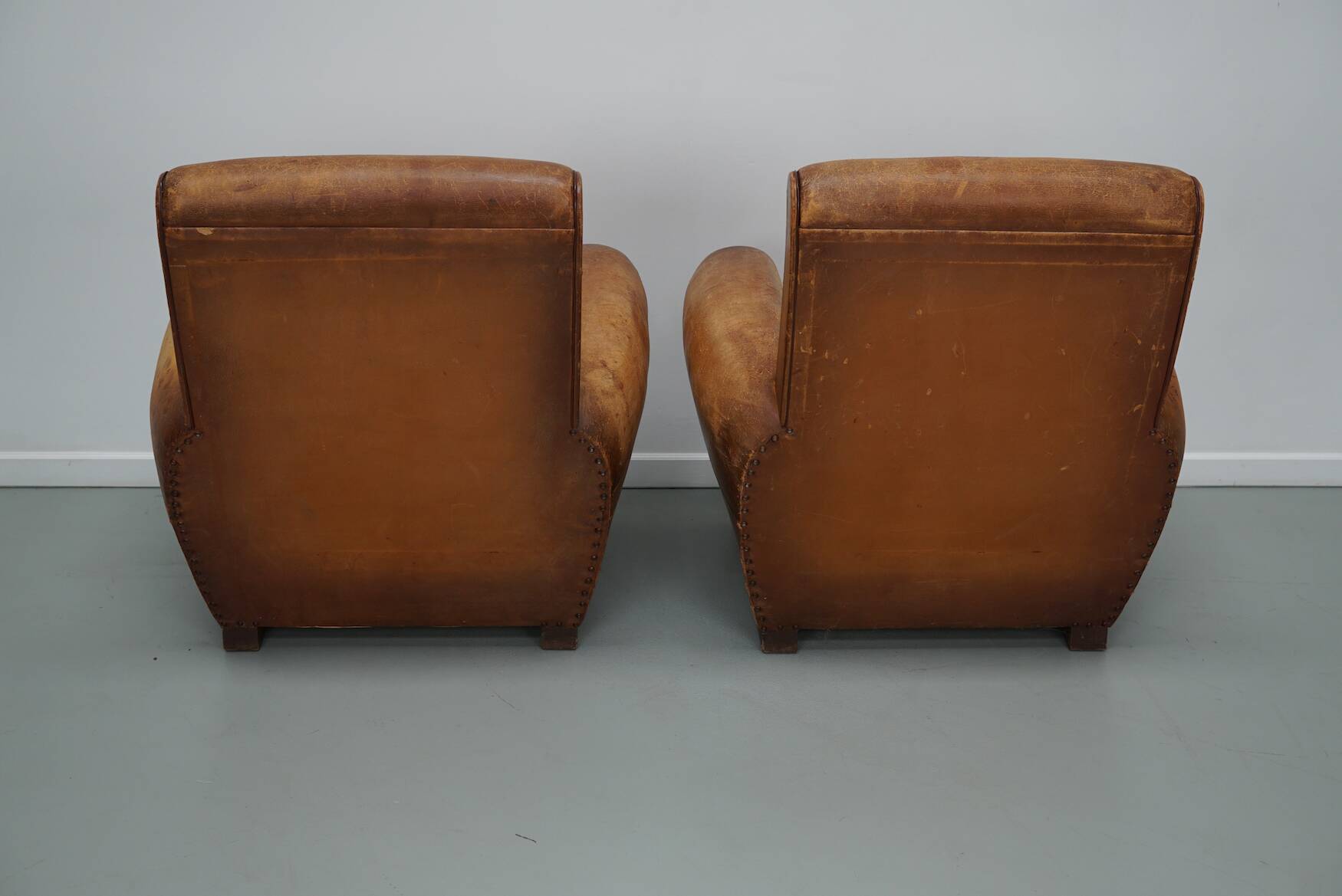 Paire de fauteuils club vintage en cuir cognac français, lot de 2