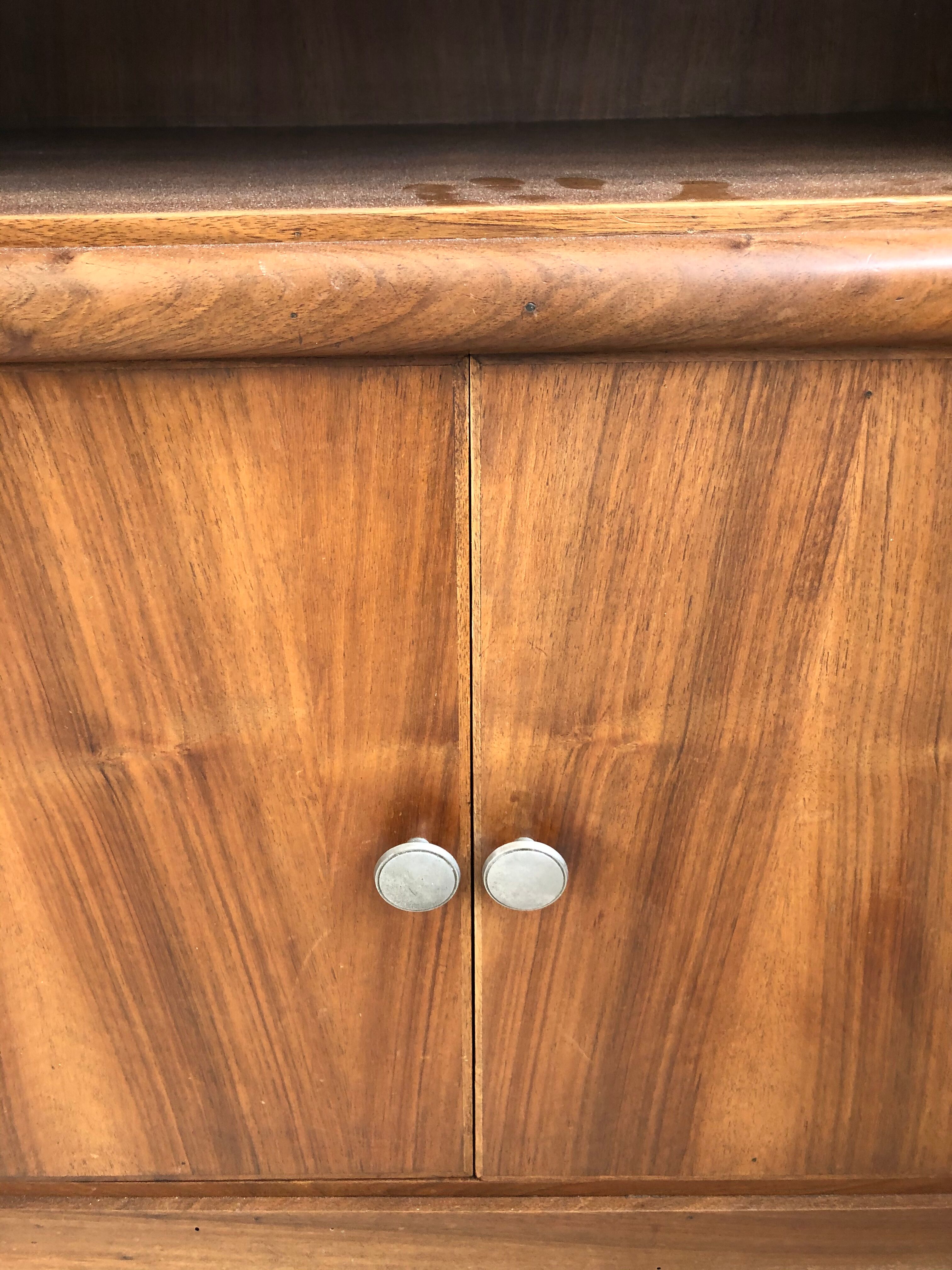 Simple and elegant 1950s bar