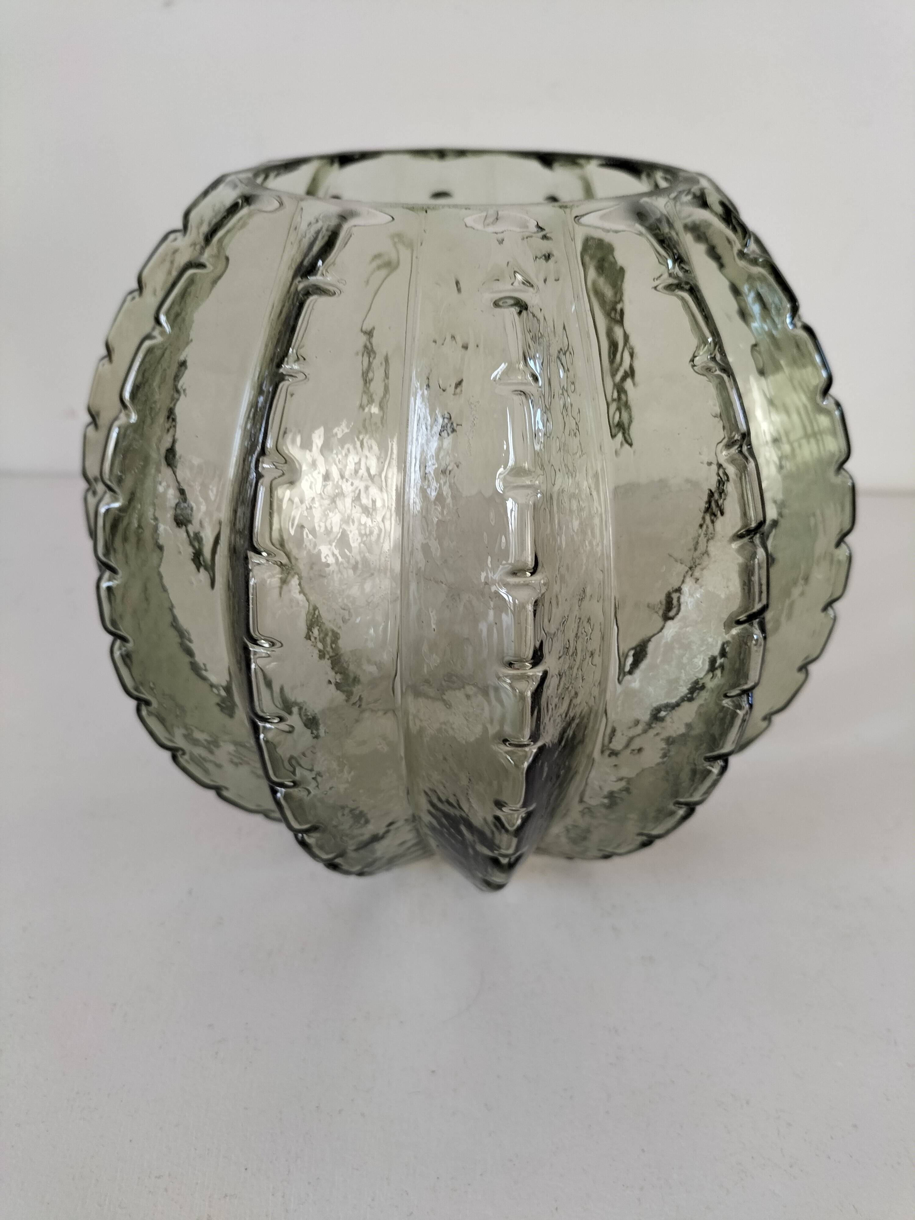 Cactus-look ball vase