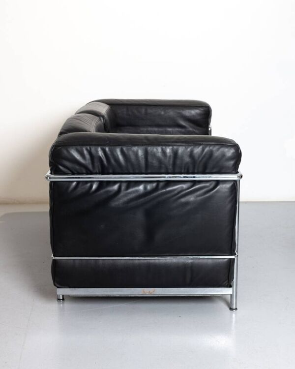 LC2 Two-Seater Sofa in Leather by Le Corbusier & Pierre Jeanneret