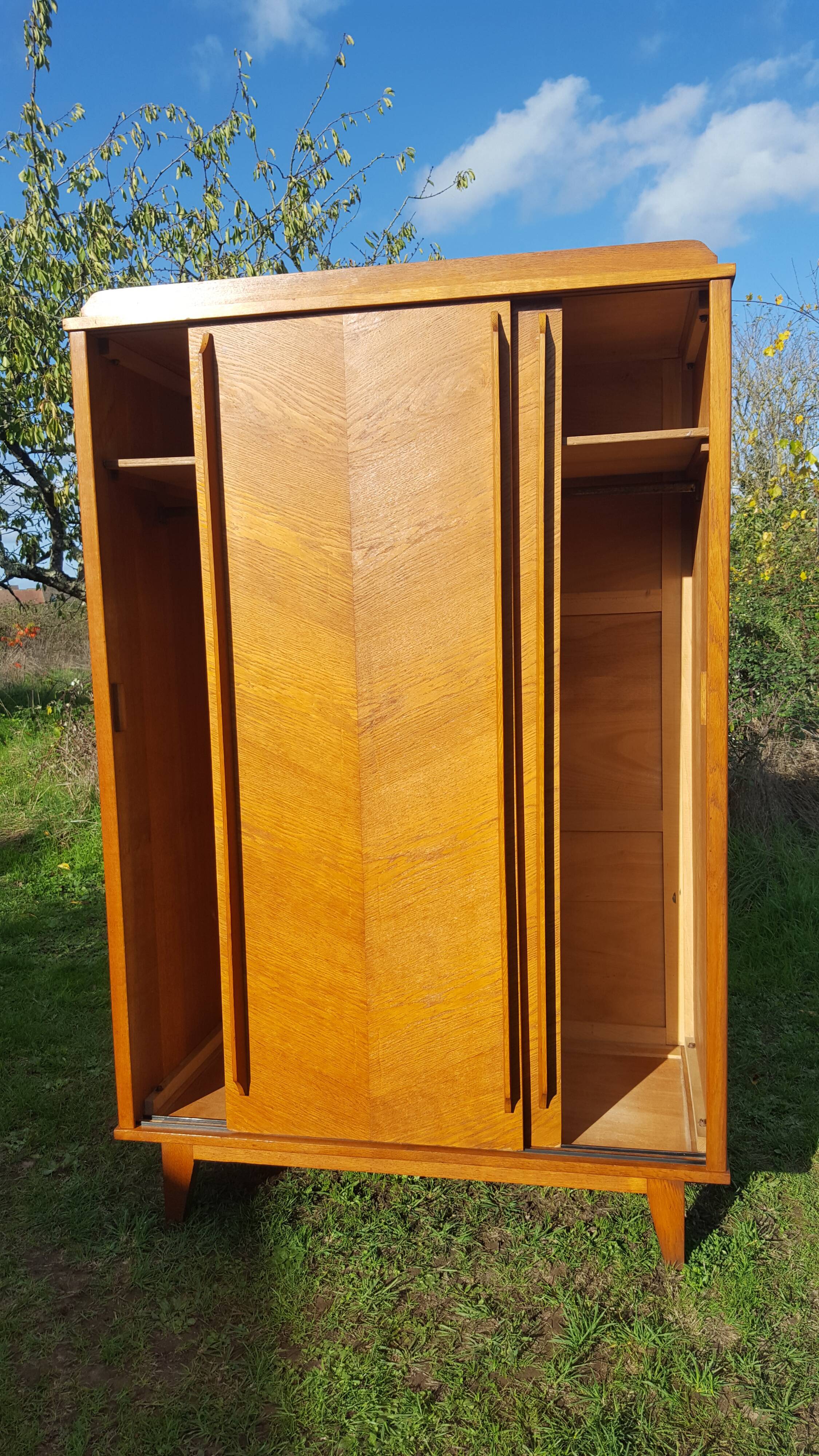 Scandinavian wardrobe foot compas vintage