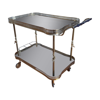 Serving table