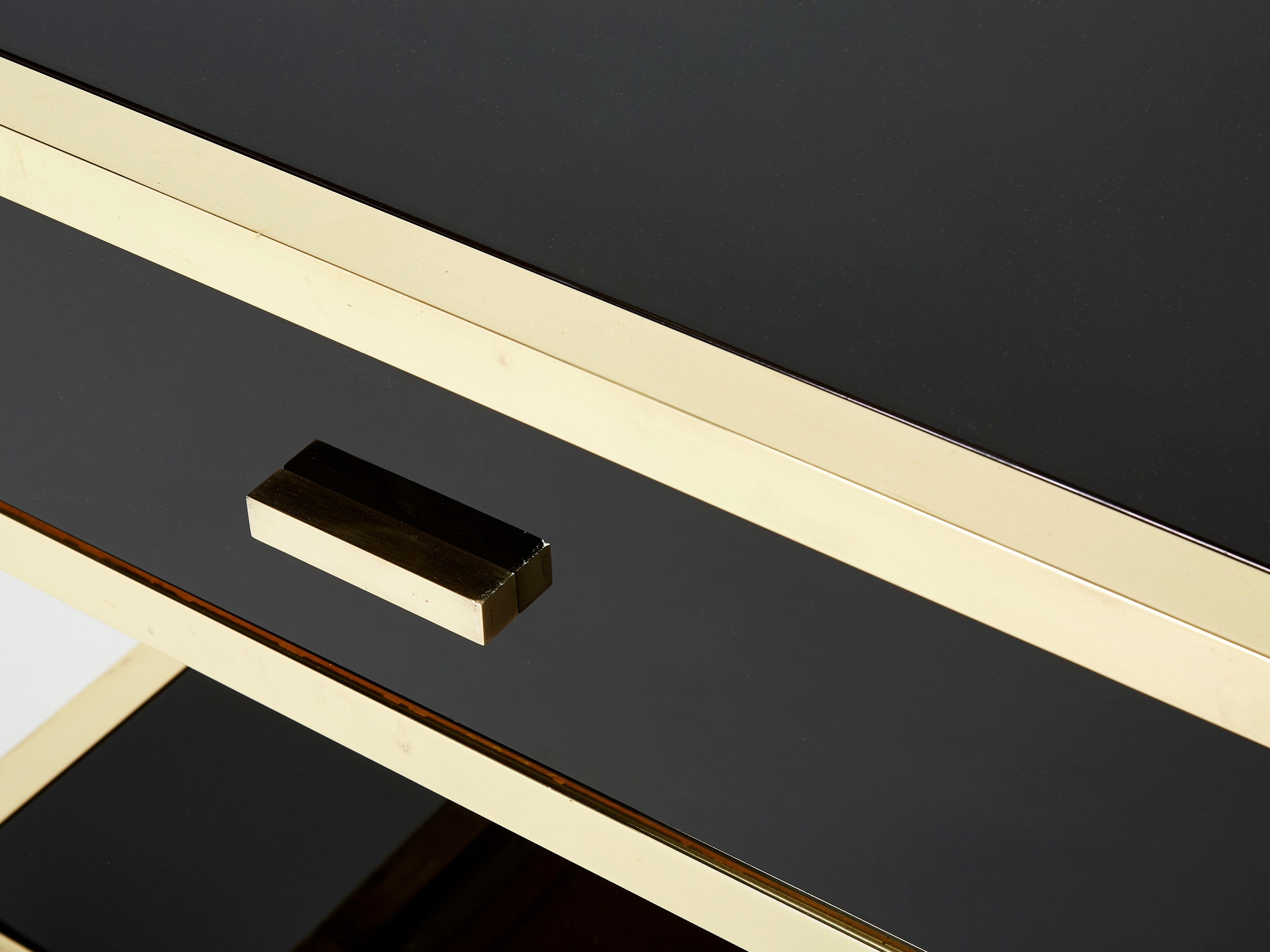 Paire de tables de chevet laquées laiton par Michel Pigneres 1970