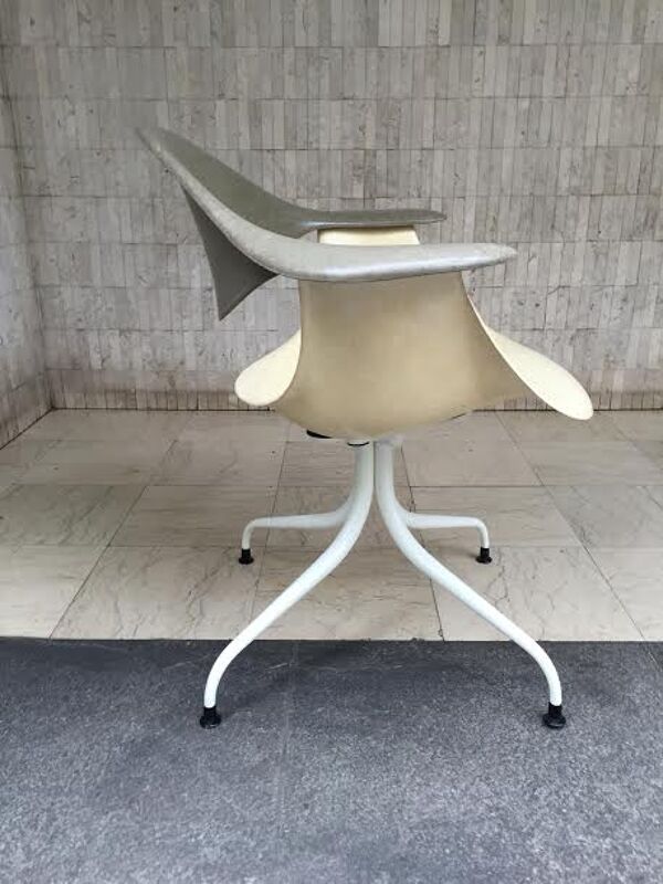 Swag Leg chair (1958), design George Nelson, édition Herman Miller