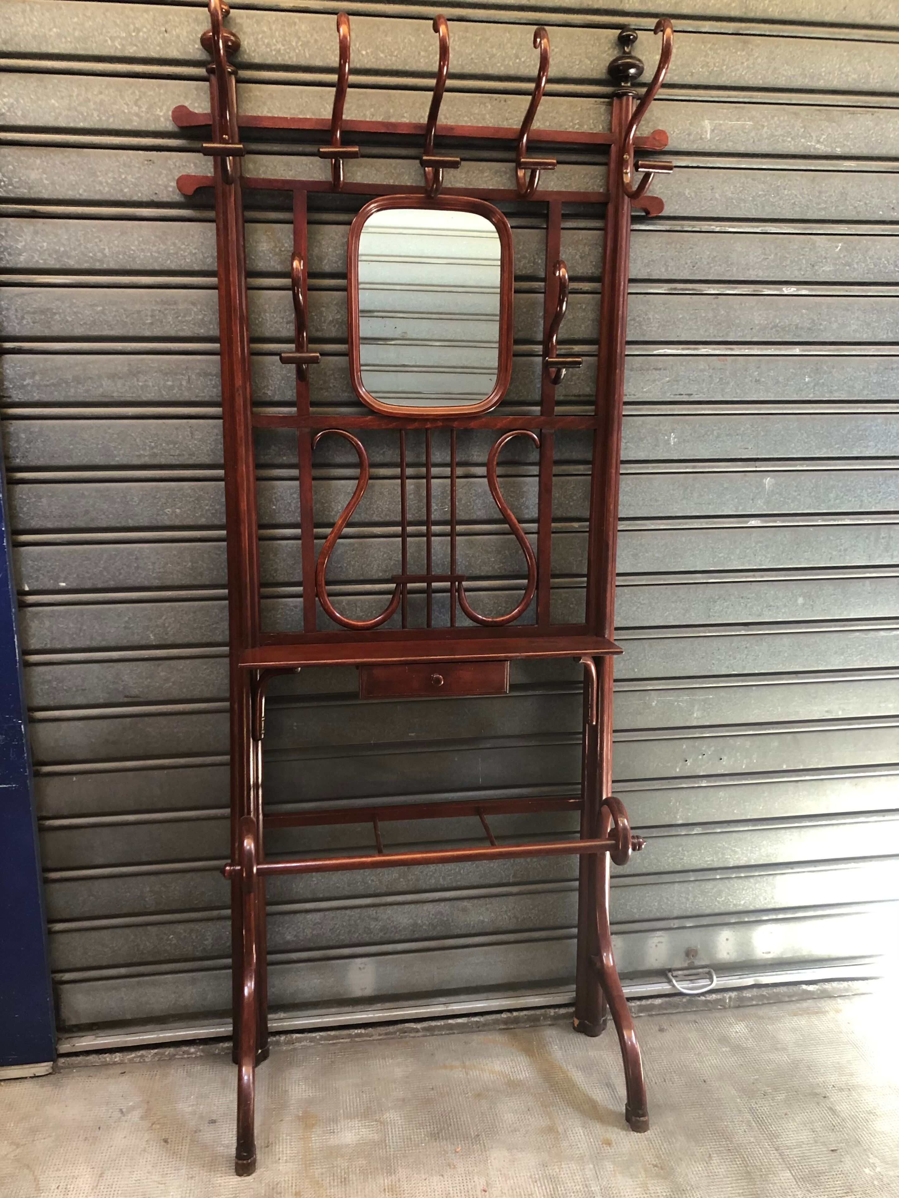 Wall coat rack in curved wood 1900 mahogany color