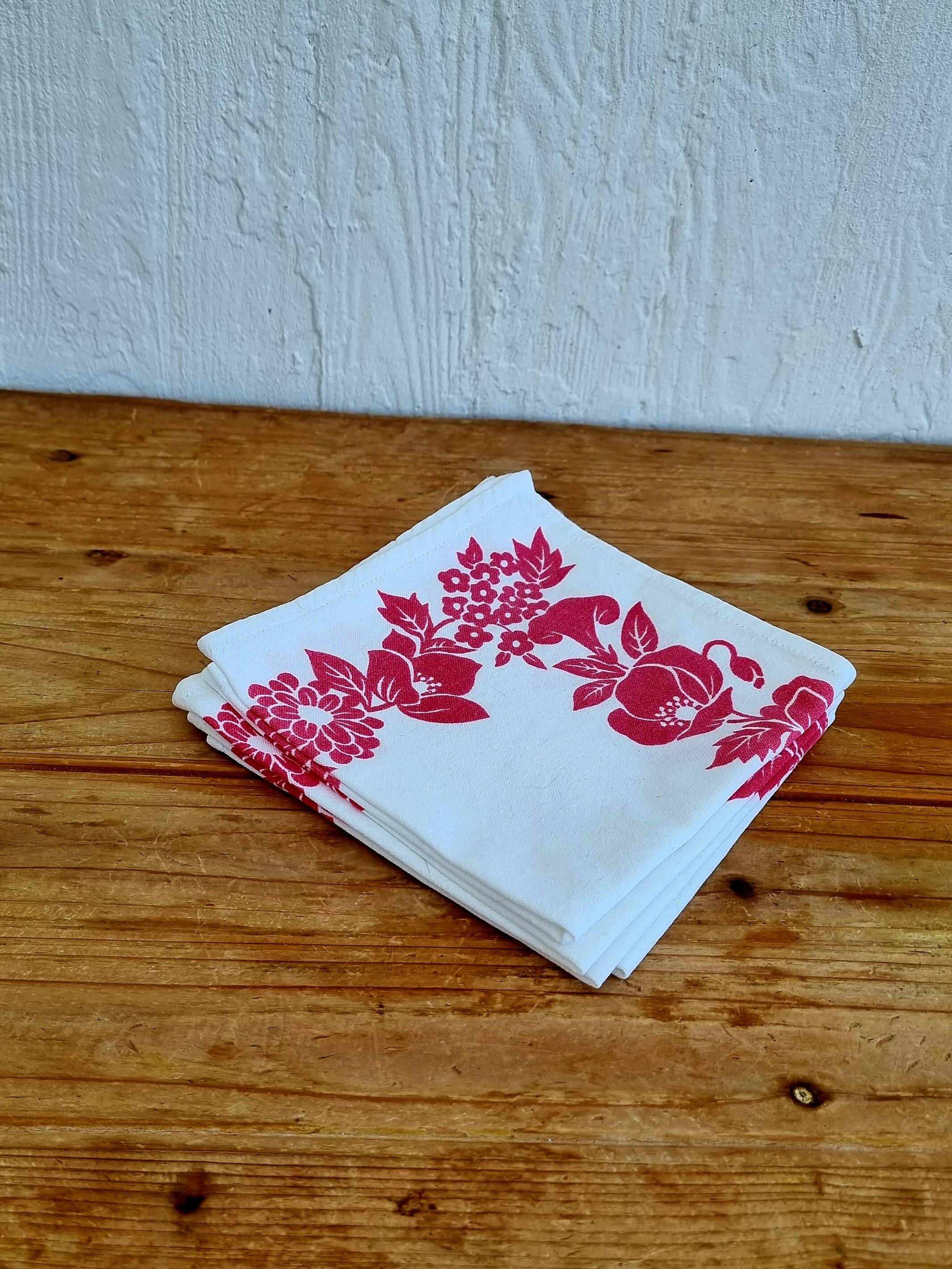 Set of 4 vintage white table napkins with pink flowers.