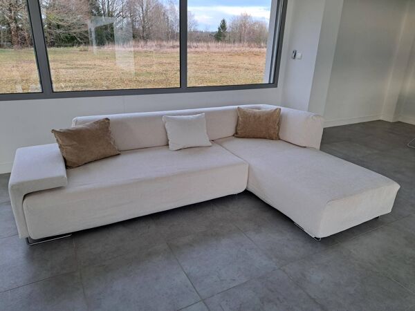 Canapé lounge d'angle de la marque Moroso, modèle Lowland avec méridienne