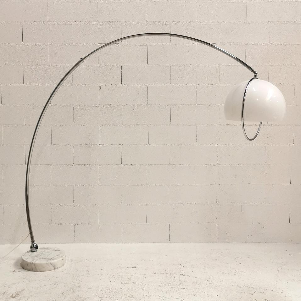 Lampadaire Arc de Harvey Guzzini 1970