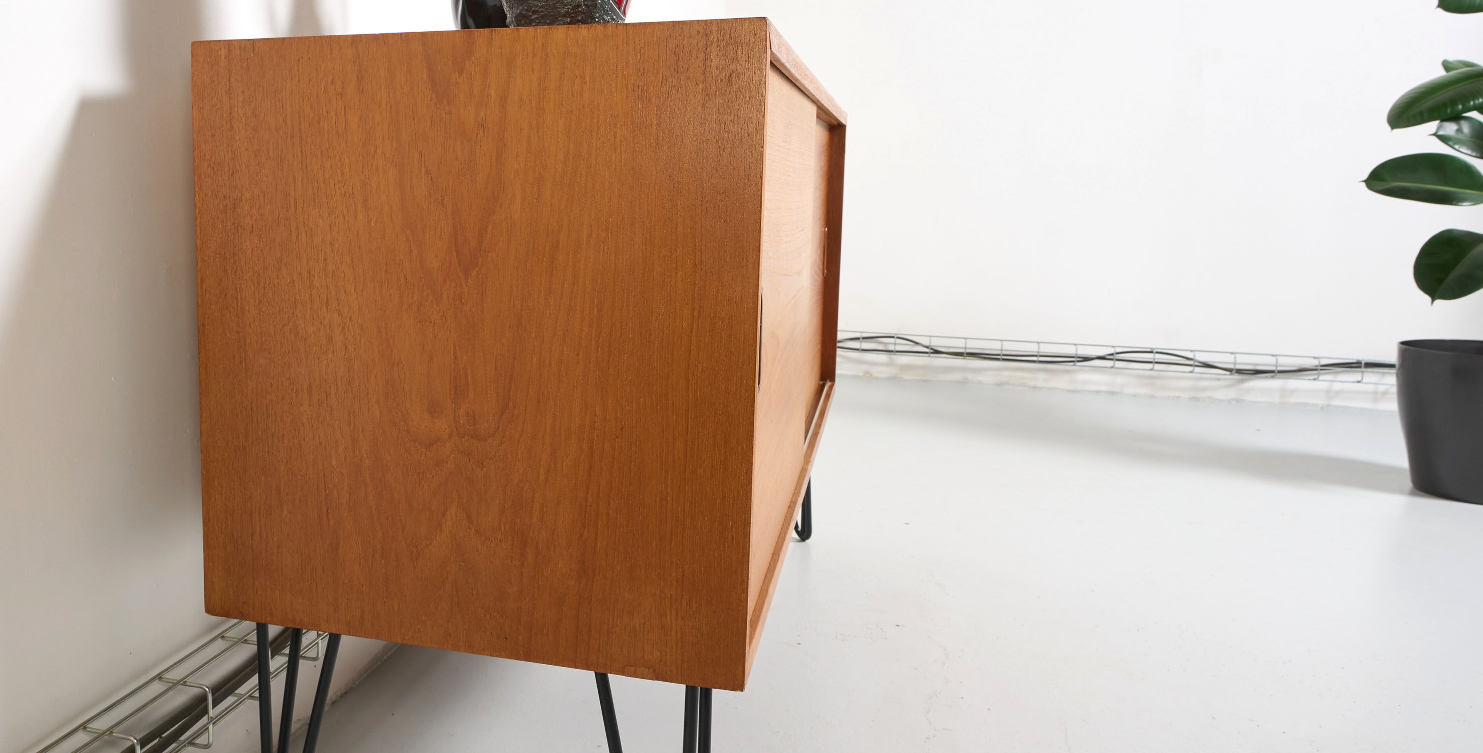 Vintage sideboard, metal feet, 121cm