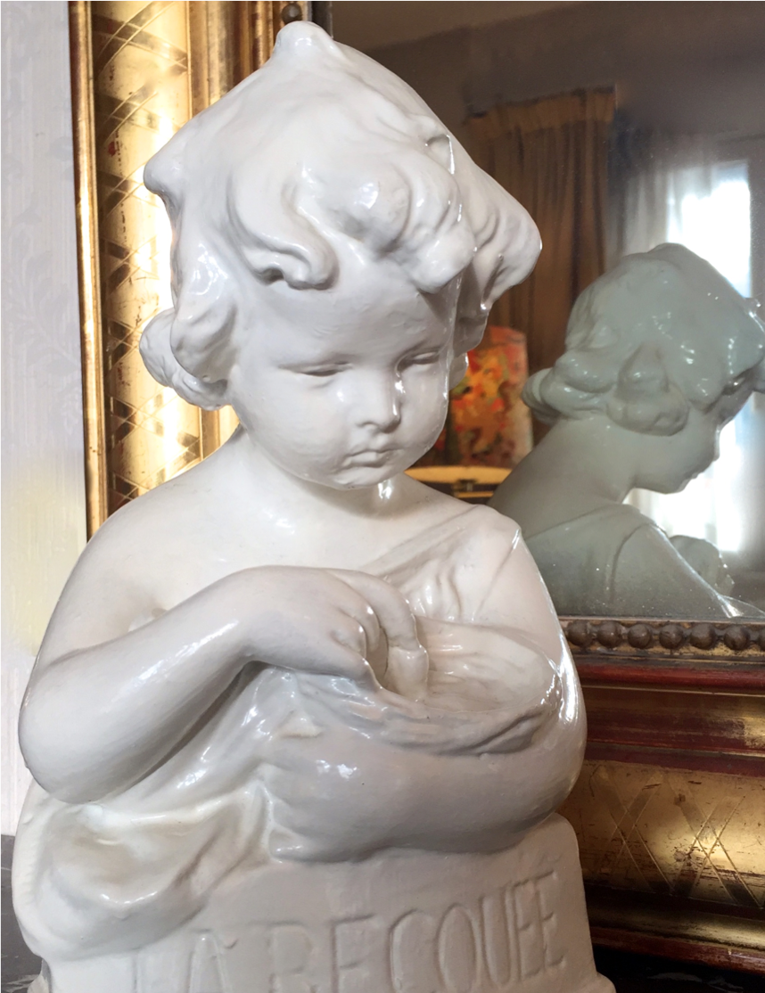 Cherub bust 19th century La Becquée petit enfant et oiseau figurine bébé angelot enamelled white