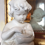Cherub bust 19th century La Becquée petit enfant et oiseau figurine bébé angelot enamelled white