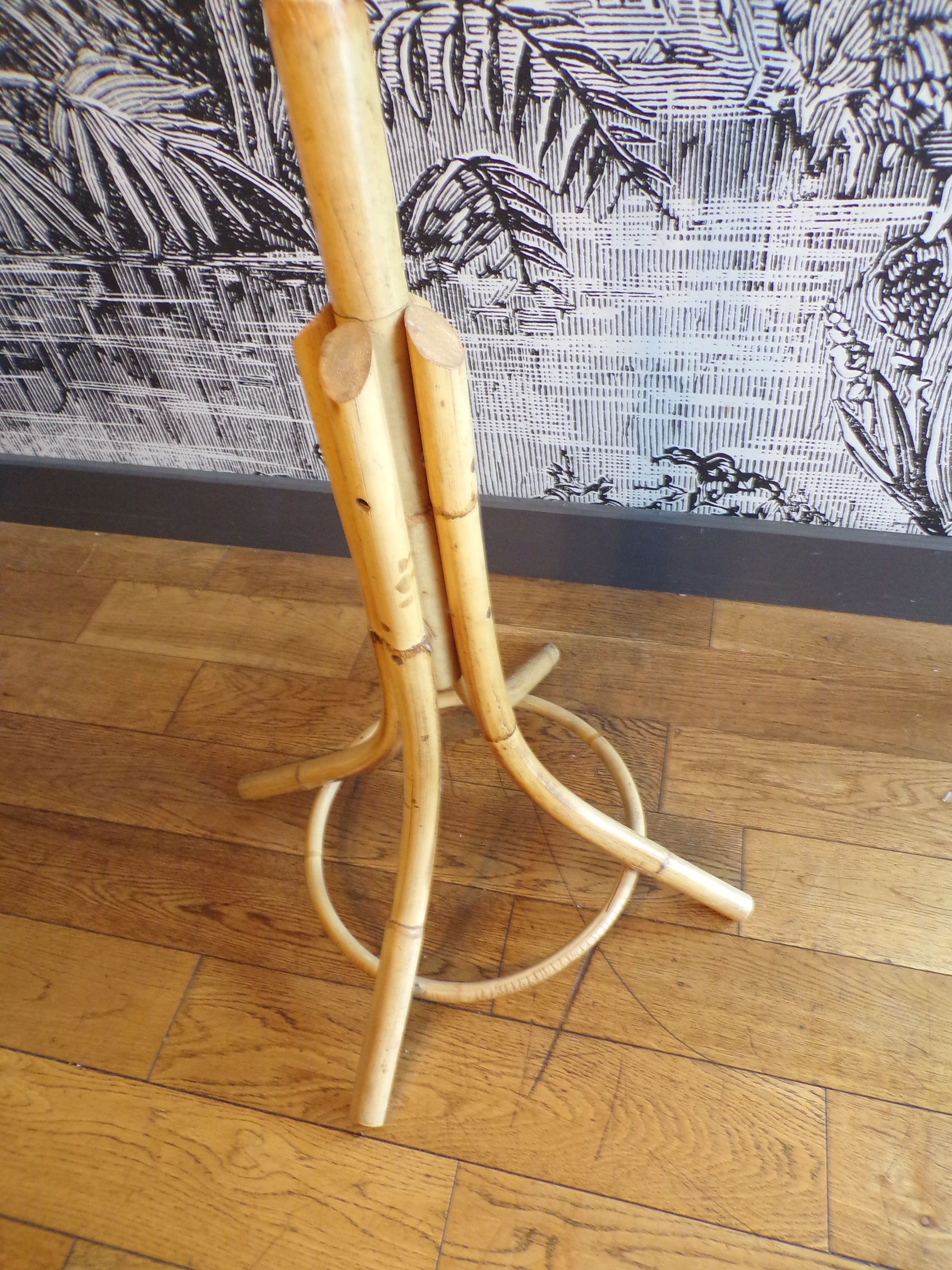 Portemanteau perroquet en rotin