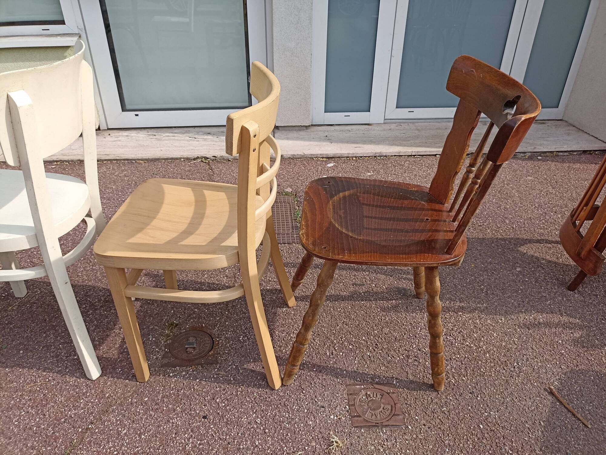 Set of 10 mismatched wooden bistro chairs - vintage