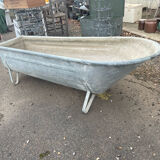 Zinc bathtub