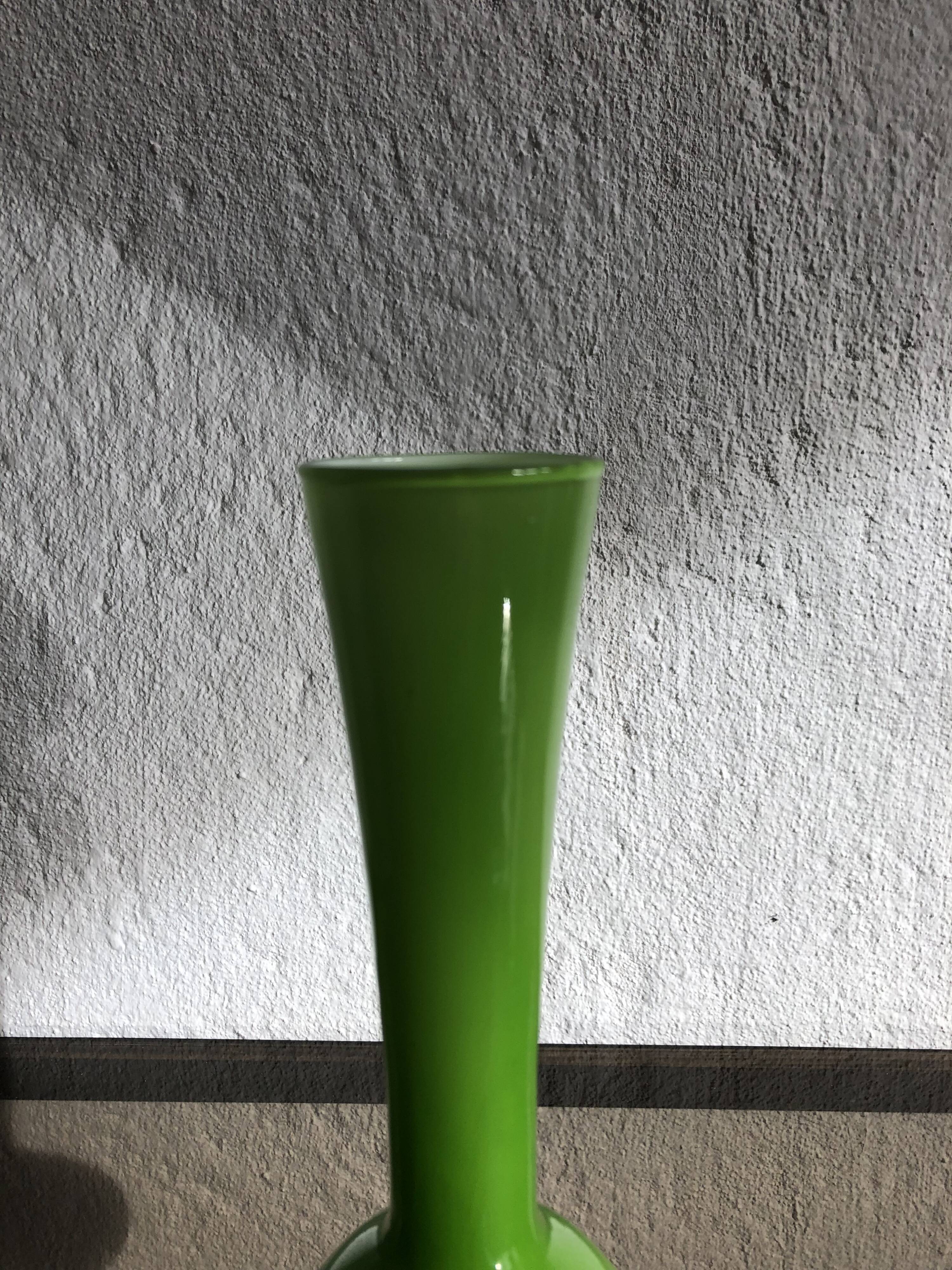 Vase opaline vintage vert