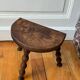 Tabouret tripode en bois tourné