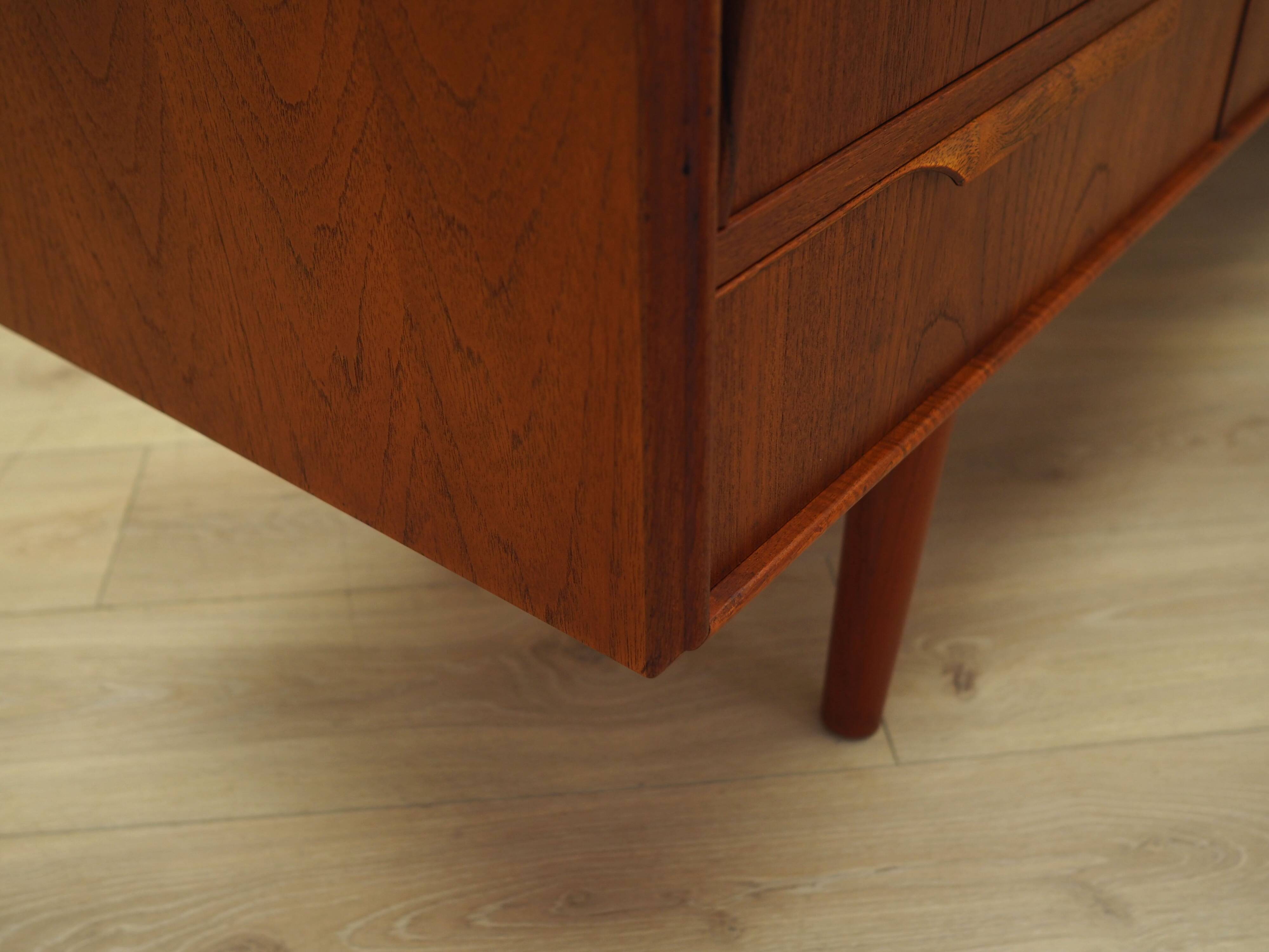 Buffet haut en teck, design danois, années 1970, production : Danemark