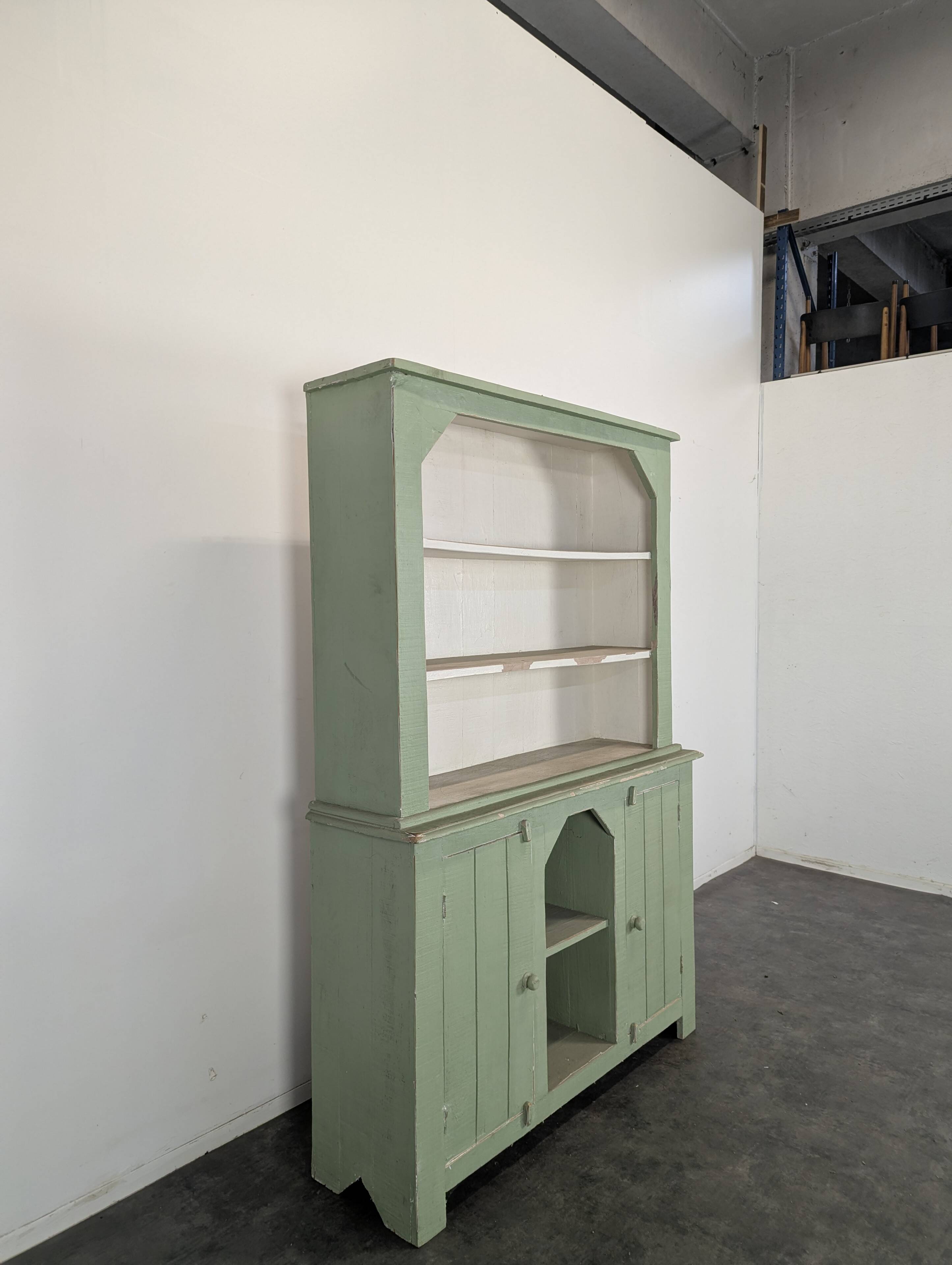 Buffet rustique en pin réchampie chabby chic