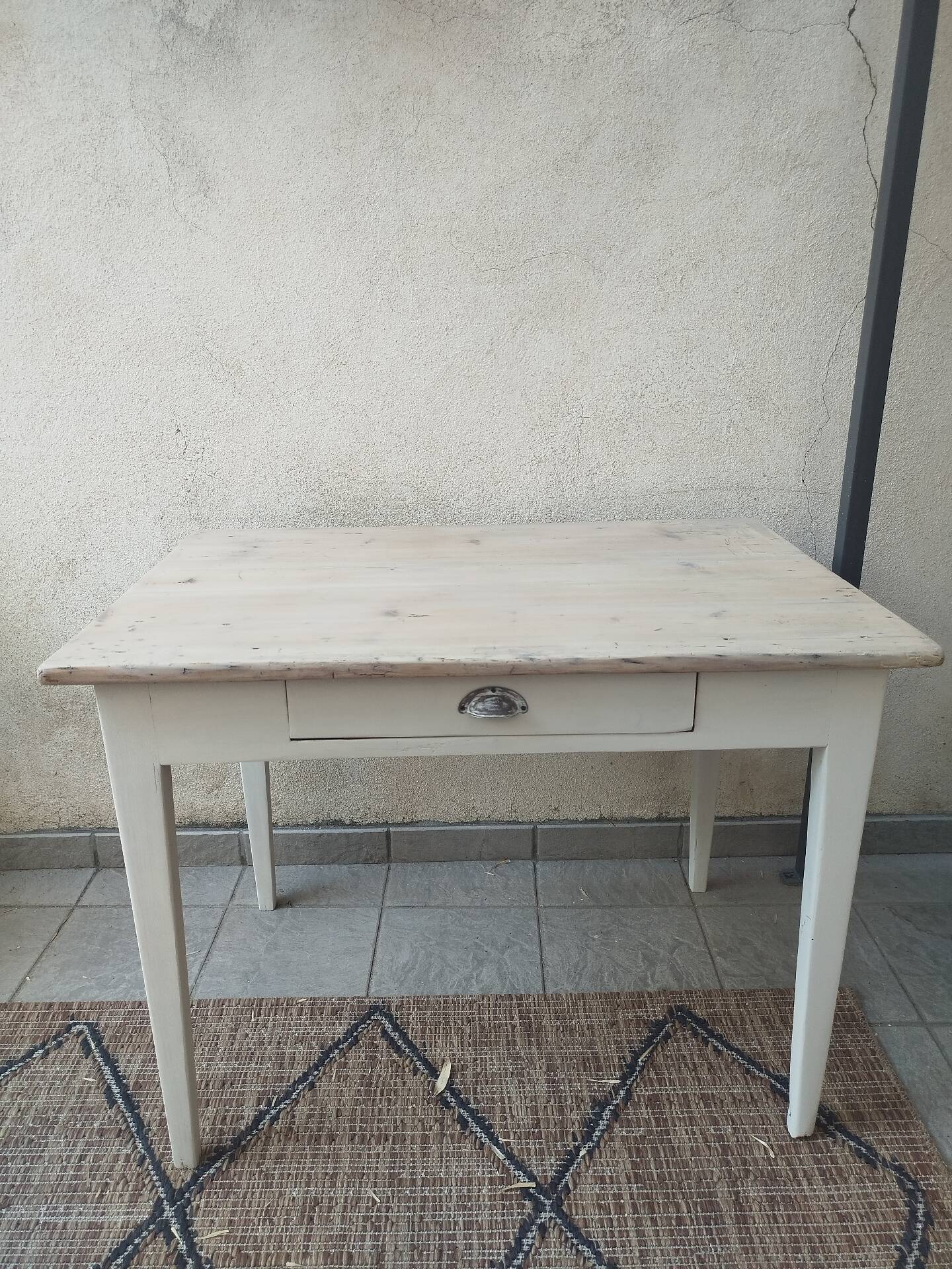 Petite table en sapin