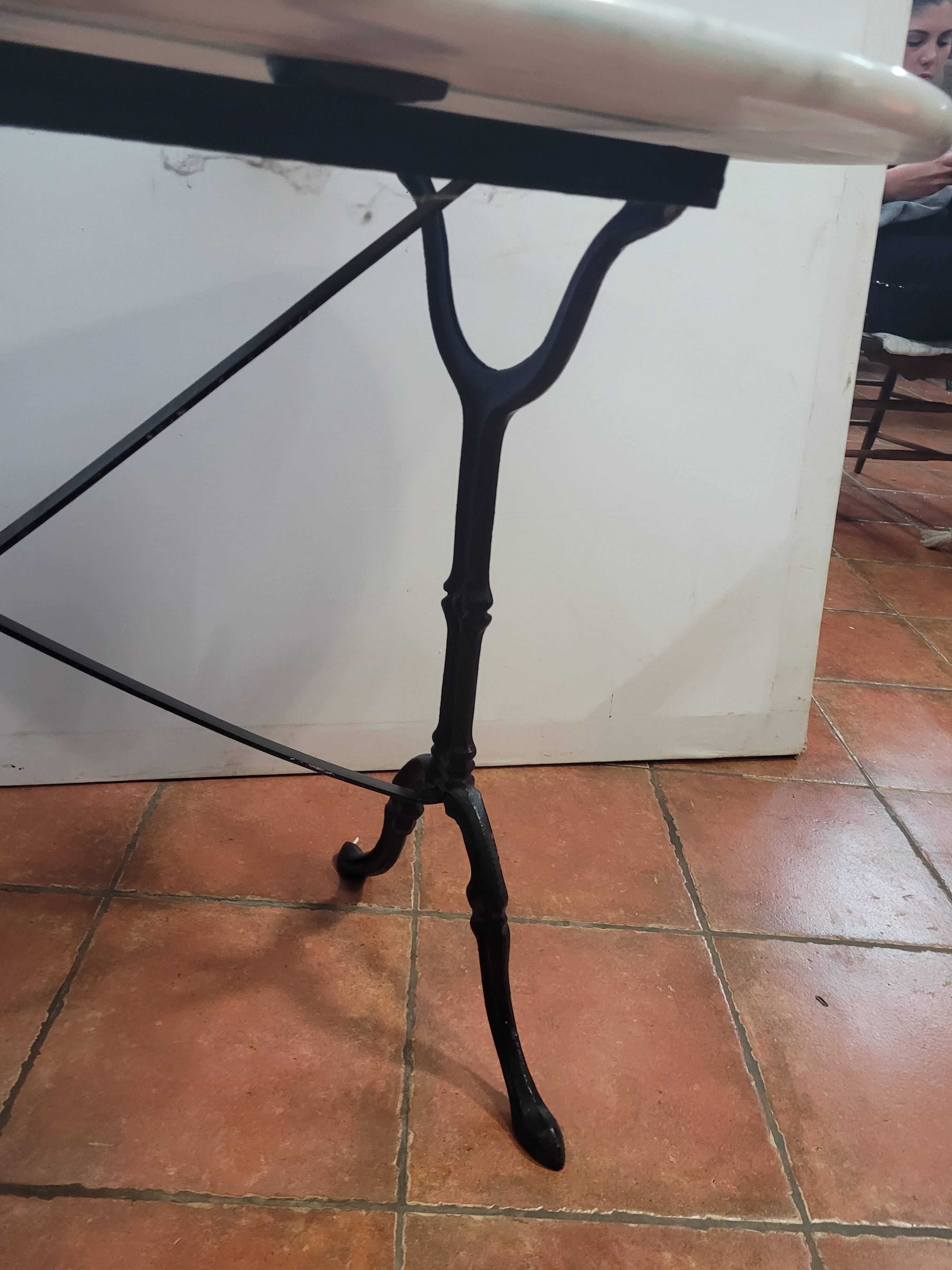 Table bistrot dessus marbre