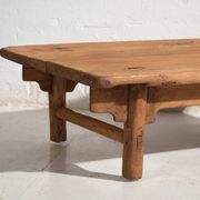 Table basse ancienne en bois de pin – Chine, circa 1930