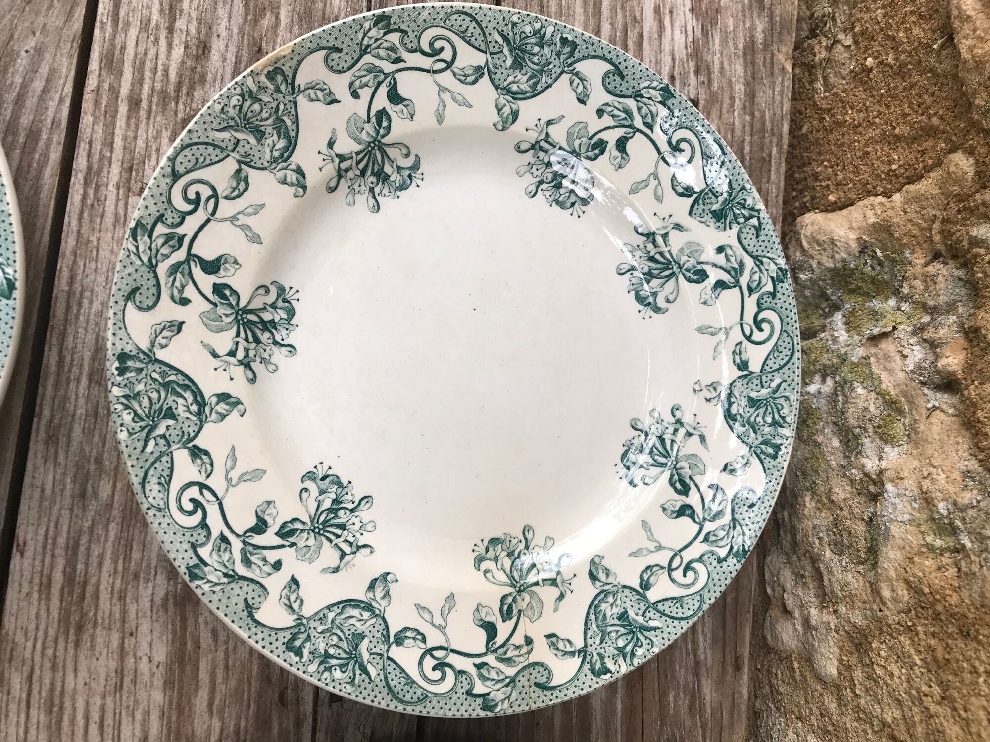10 assiettes terre de fer. St Amand & Hamage. modèle Reigne