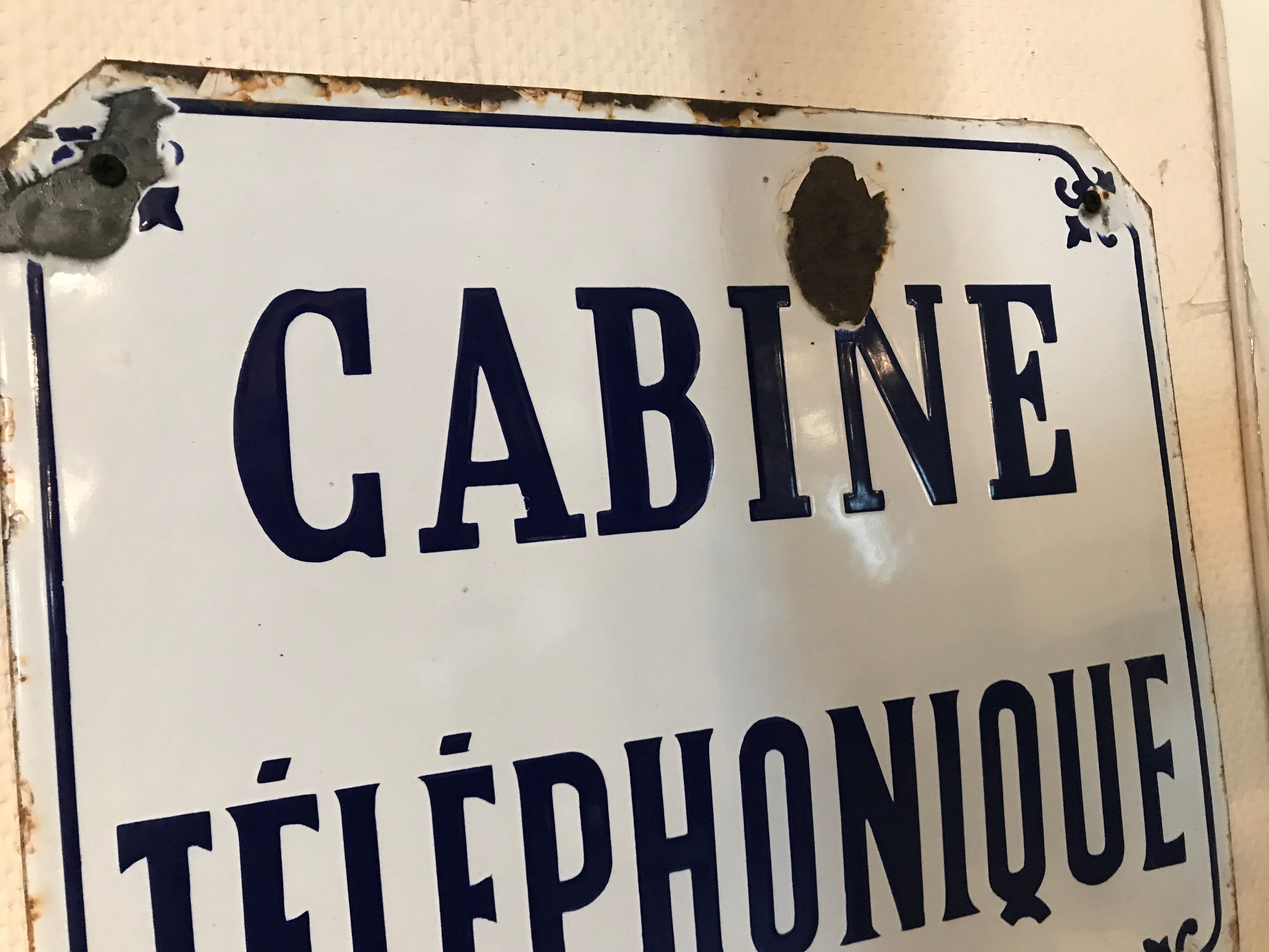 Enamelled telephone booth