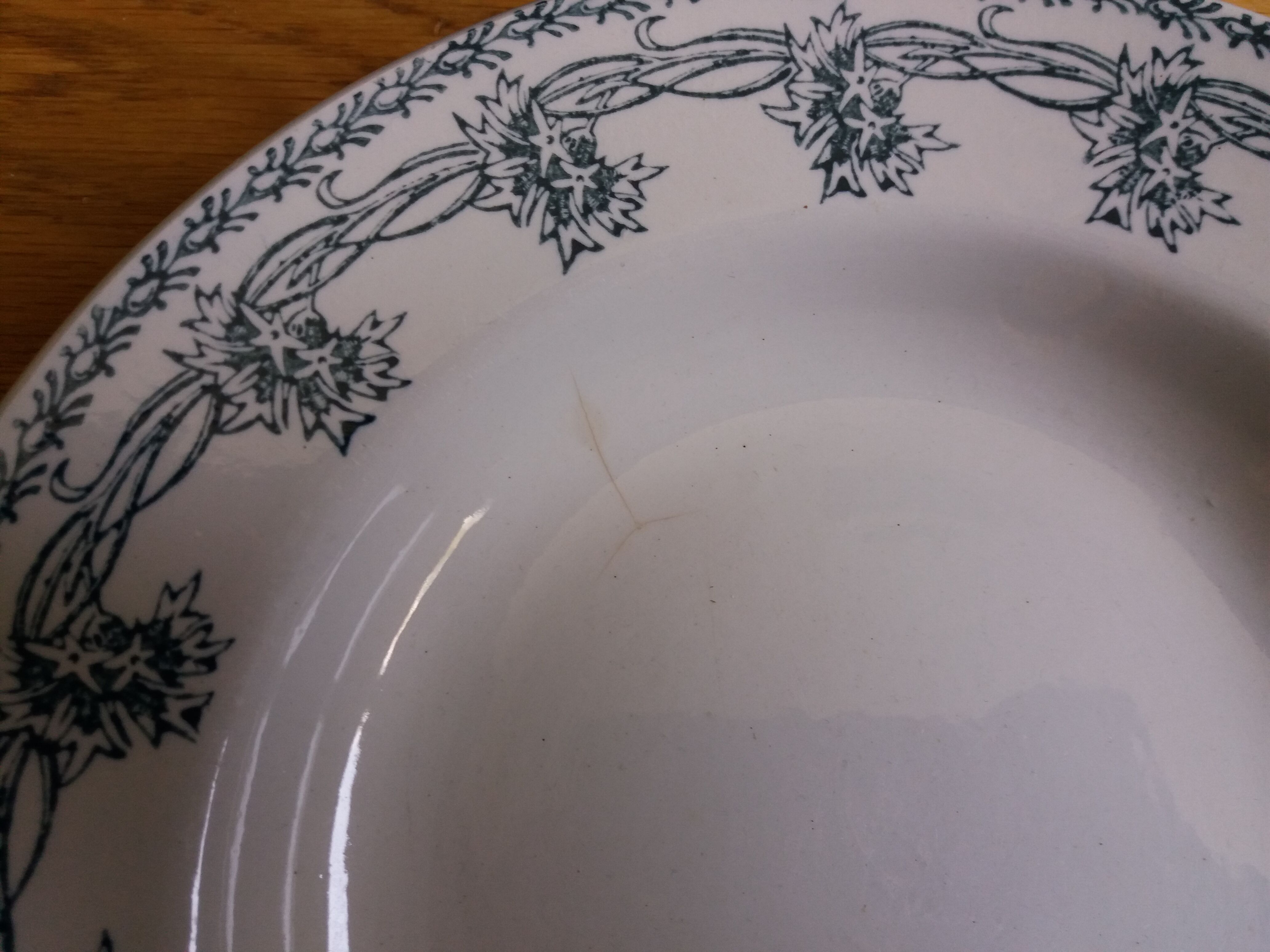 6 mismatched hollow plates Terre de fer