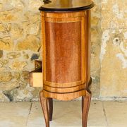 Commode style Louis XV en loupe d'orme et noyer