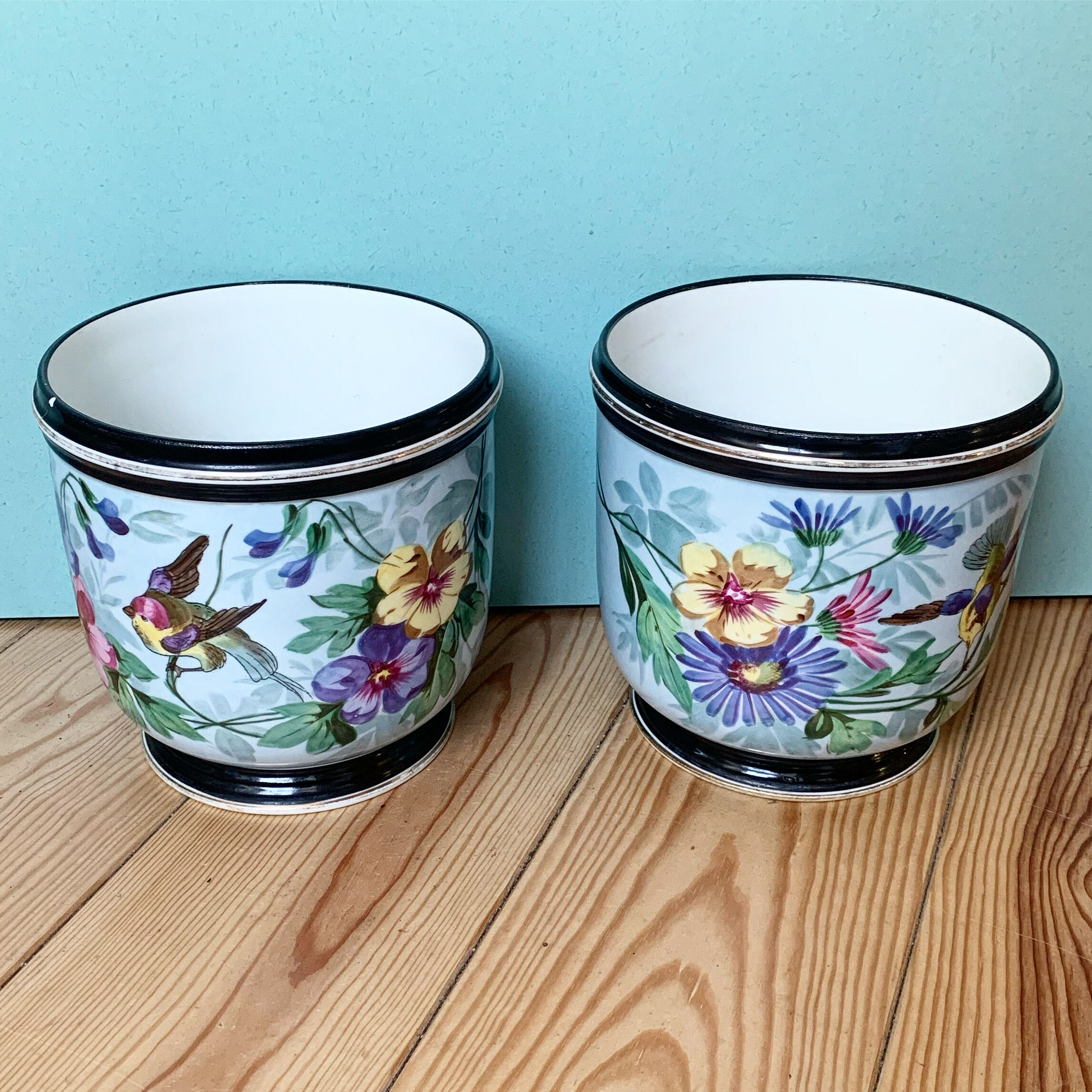 Lot de deux cache-pots en porcelaine de Limoges