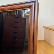 Vitrine en bois et velours noir