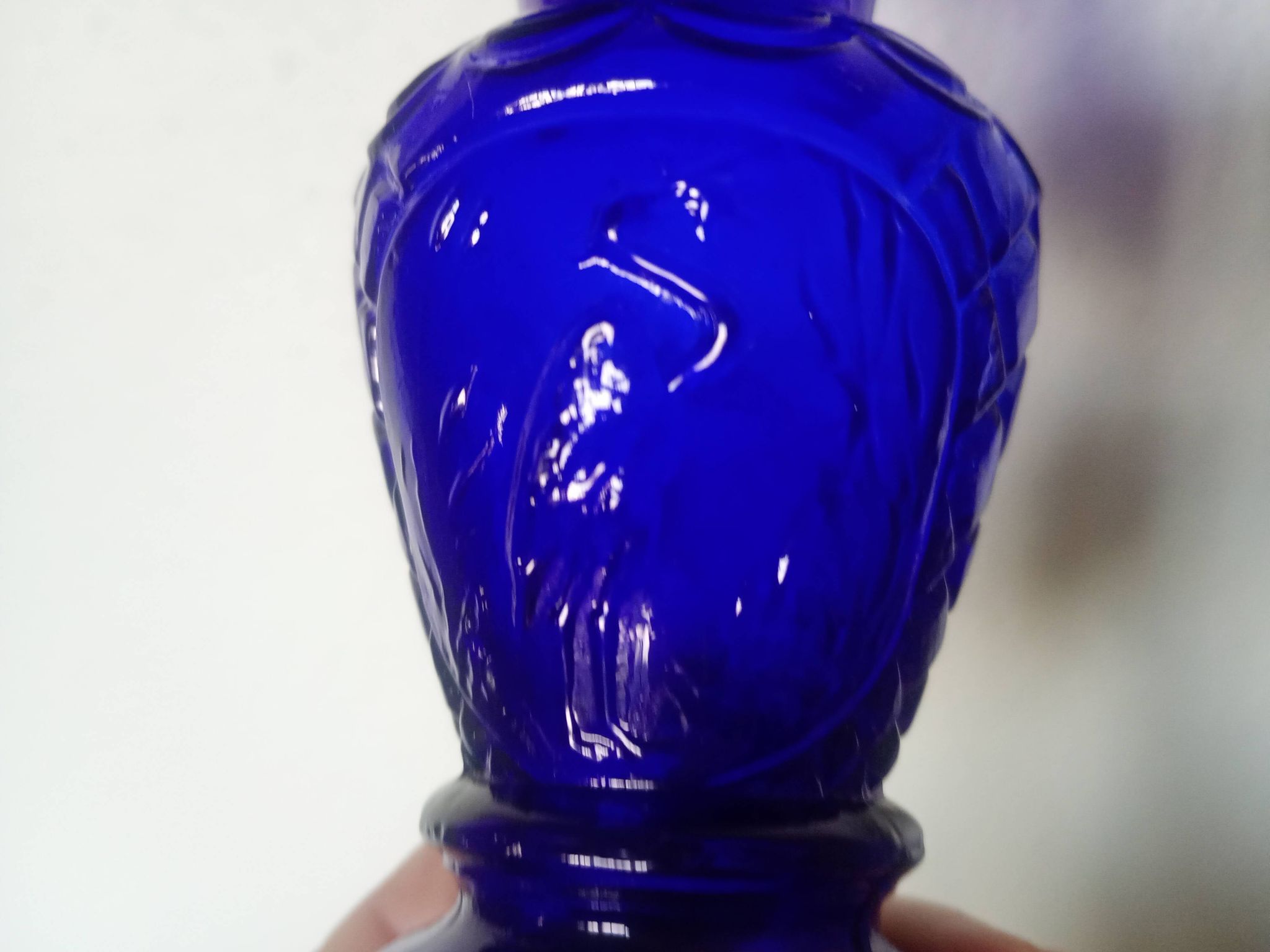 Pair of small (12cm) corolla vases - cobalt blue glass with heron - Portieux